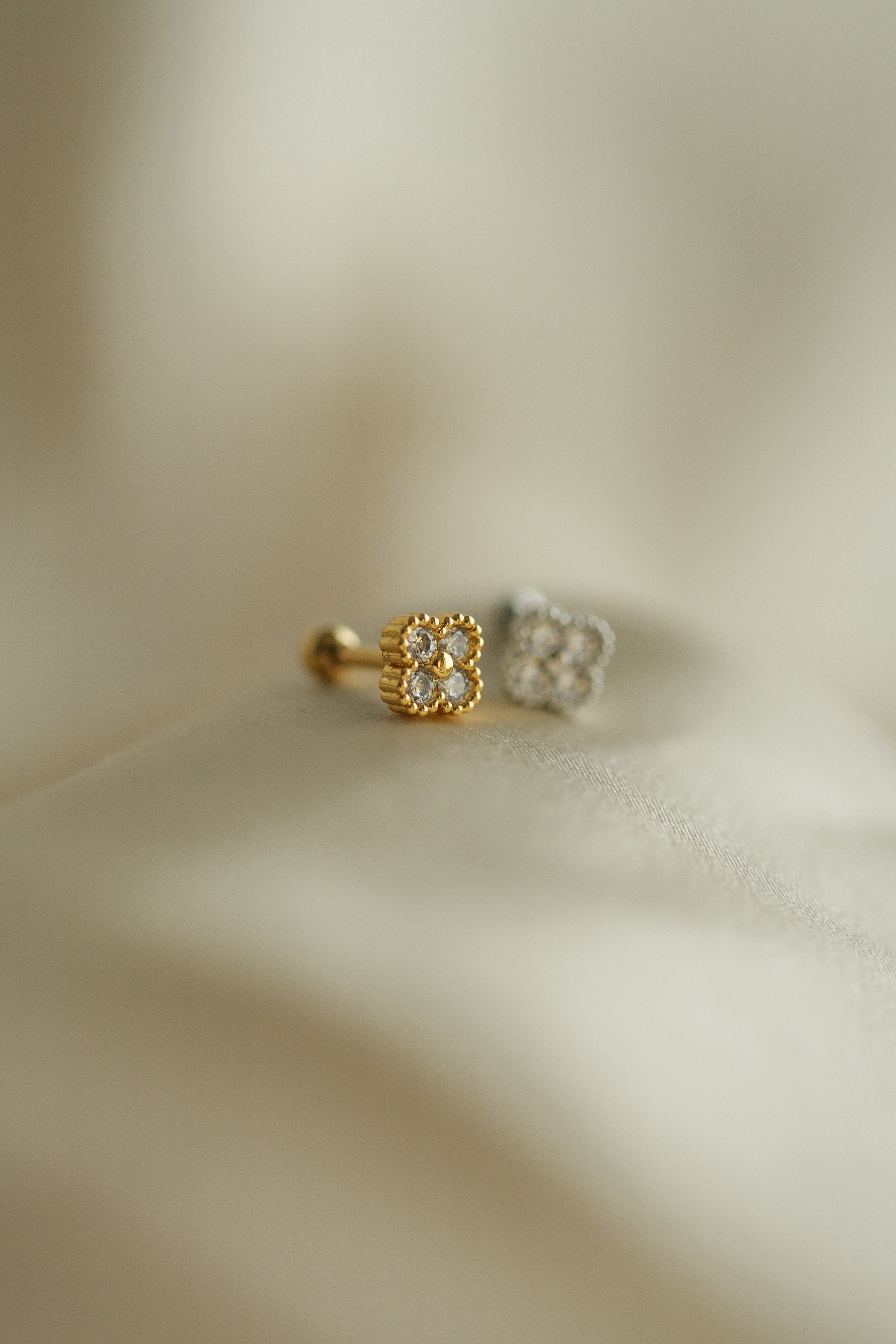 Clover Piercing - Boutique Minimaliste has waterproof, durable, elegant and vintage inspired jewelry