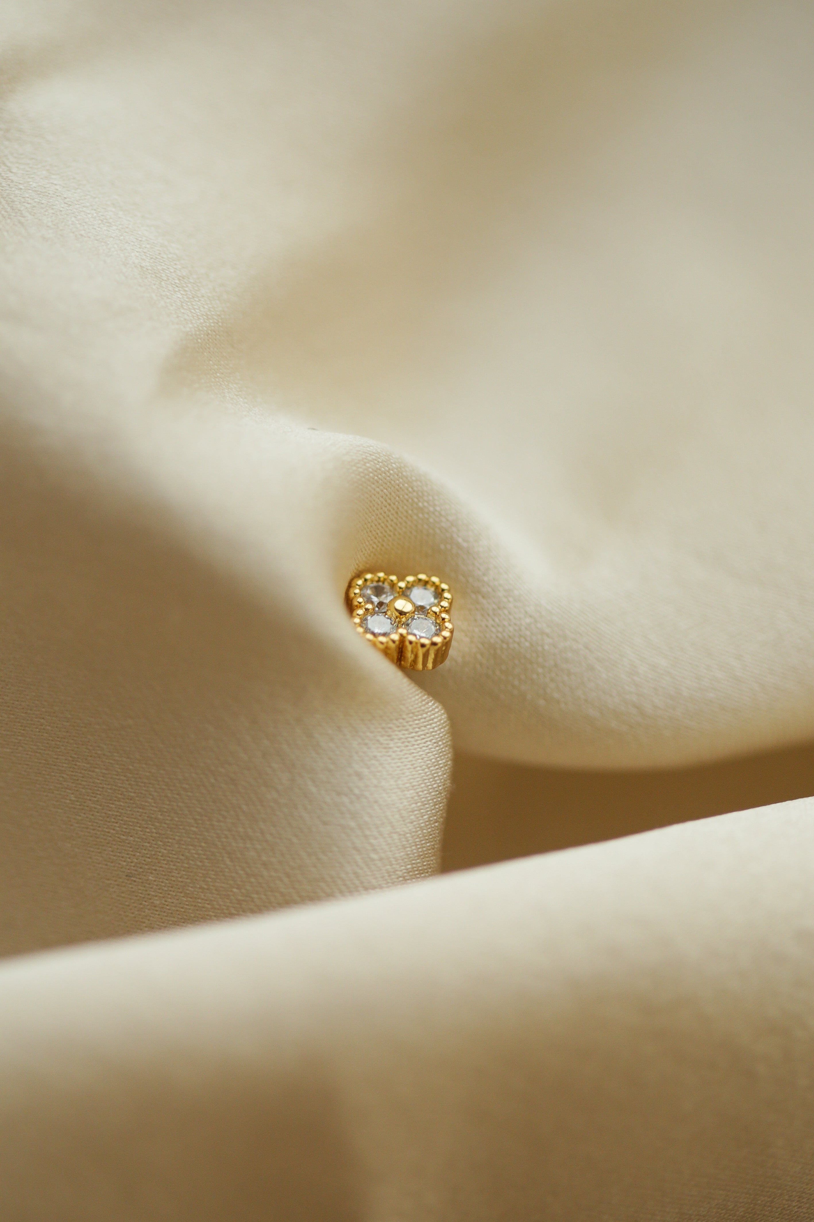 Clover Piercing - Boutique Minimaliste has waterproof, durable, elegant and vintage inspired jewelry