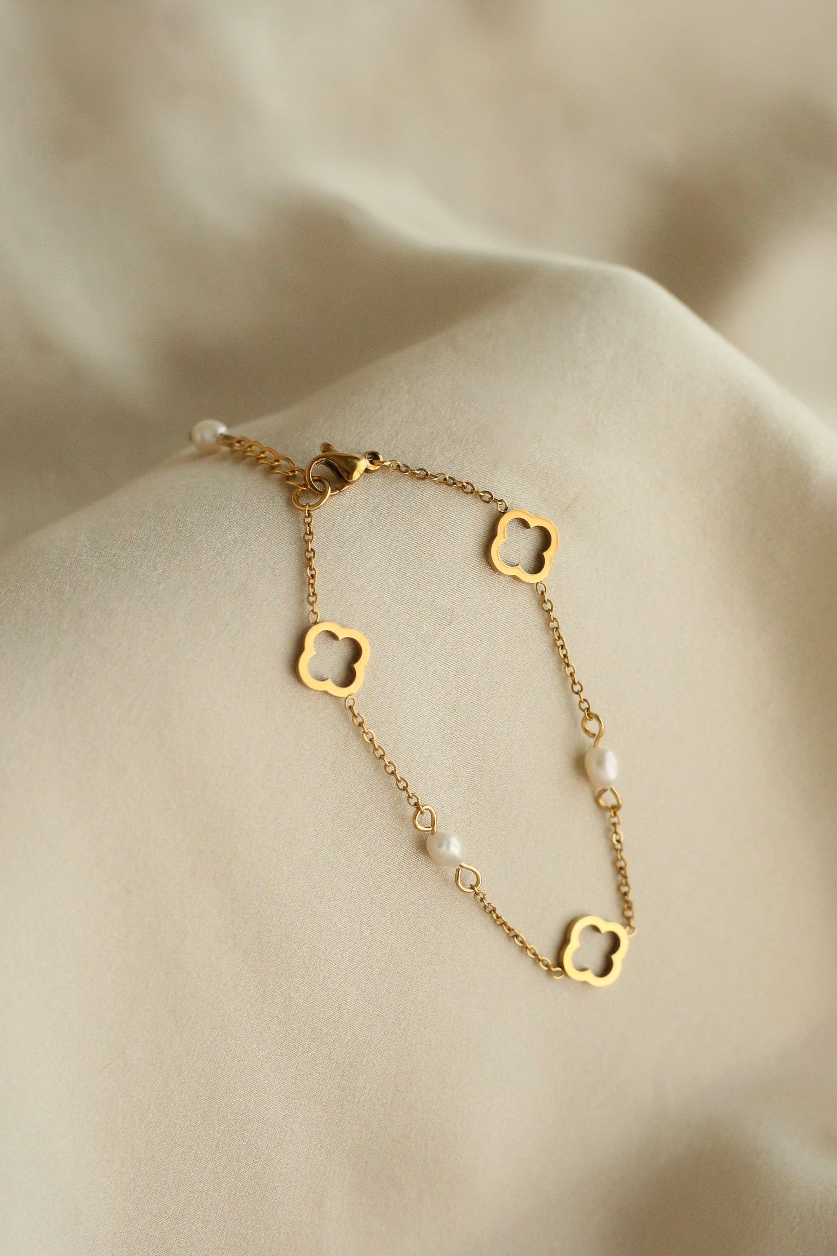 Cristina Set - has waterproof, durable, elegant and vintage inspired jewelry