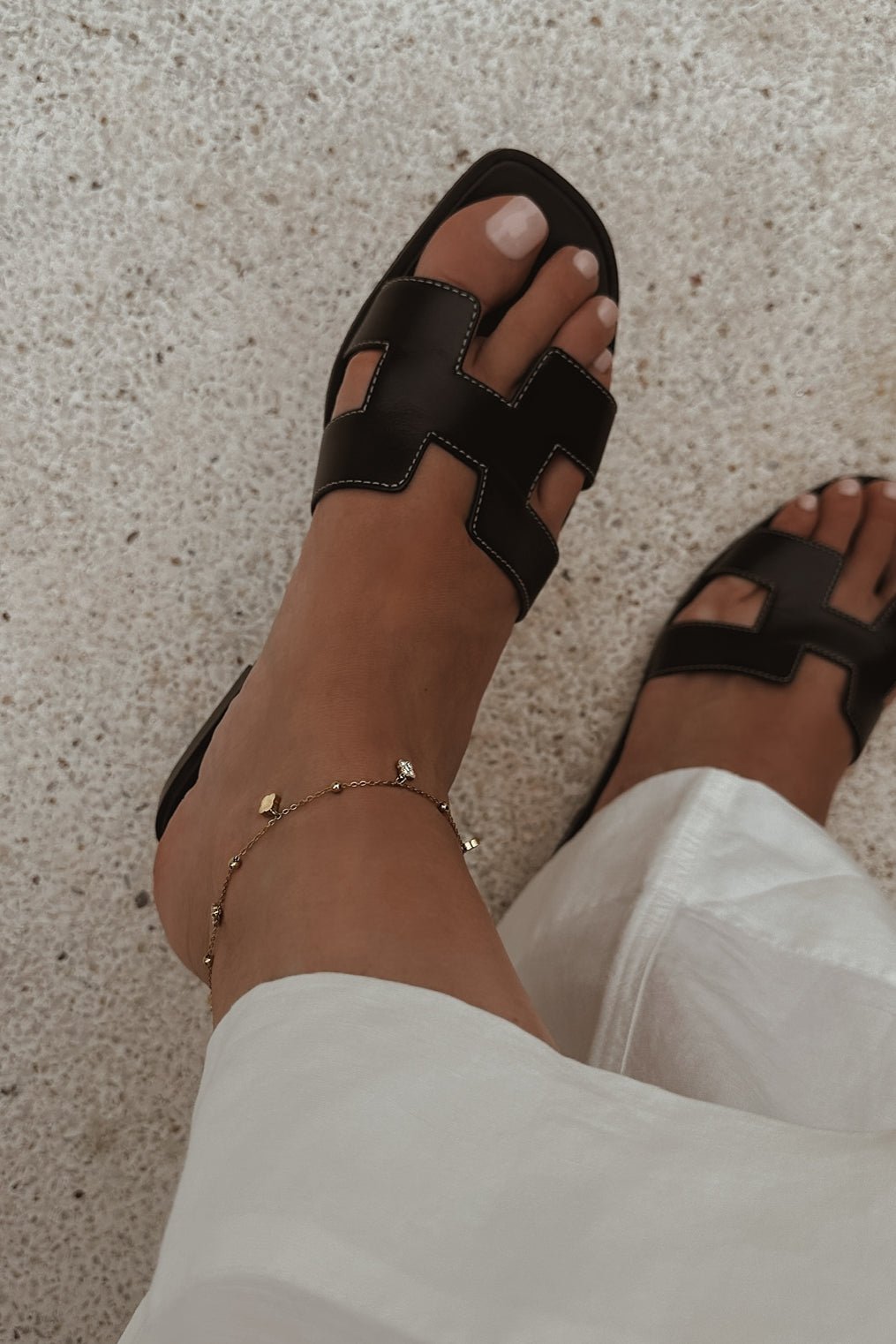 Delicate Clover Anklet - Boutique Minimaliste has waterproof, durable, elegant and vintage inspired jewelry