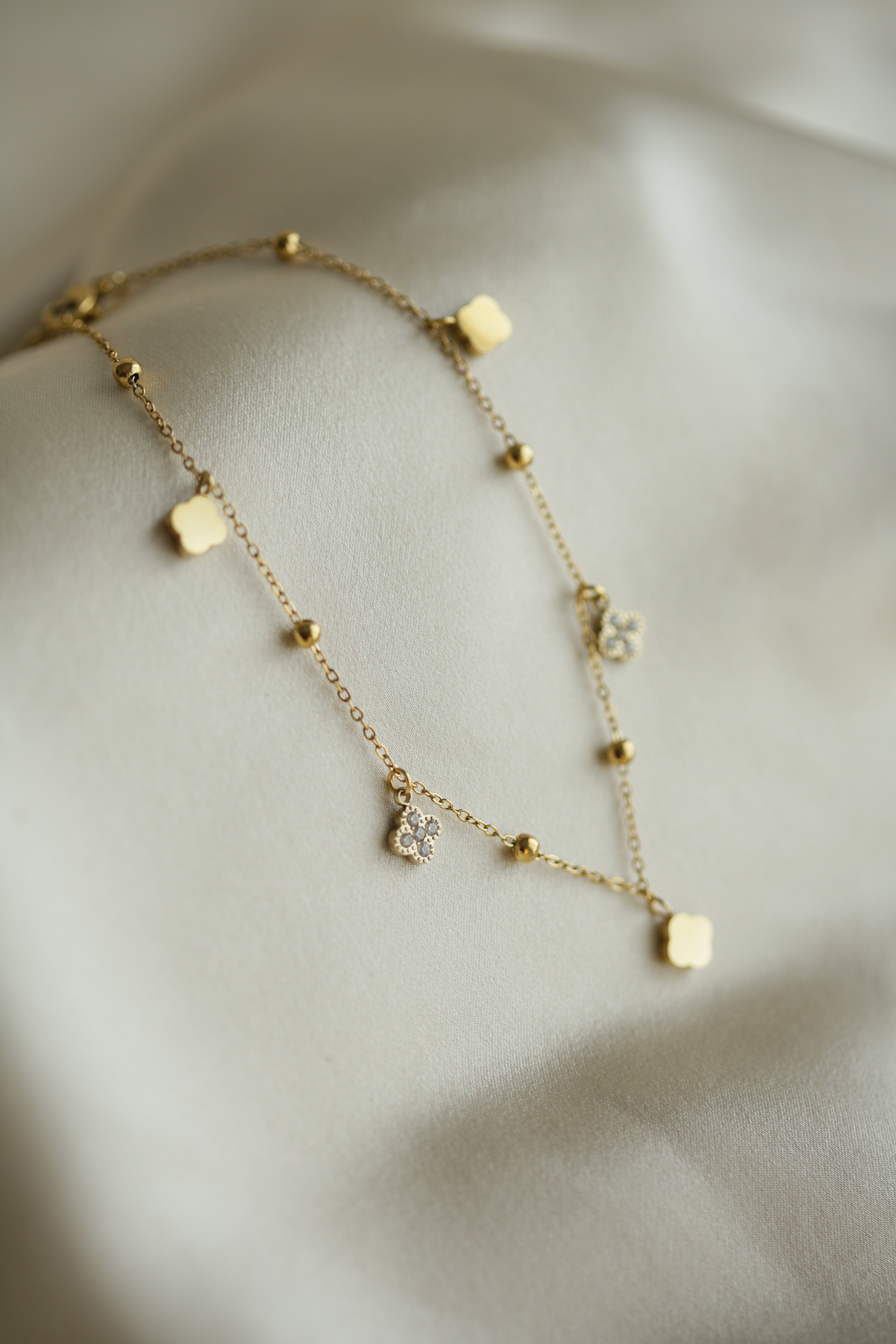 Delicate Clover Anklet - Boutique Minimaliste has waterproof, durable, elegant and vintage inspired jewelry