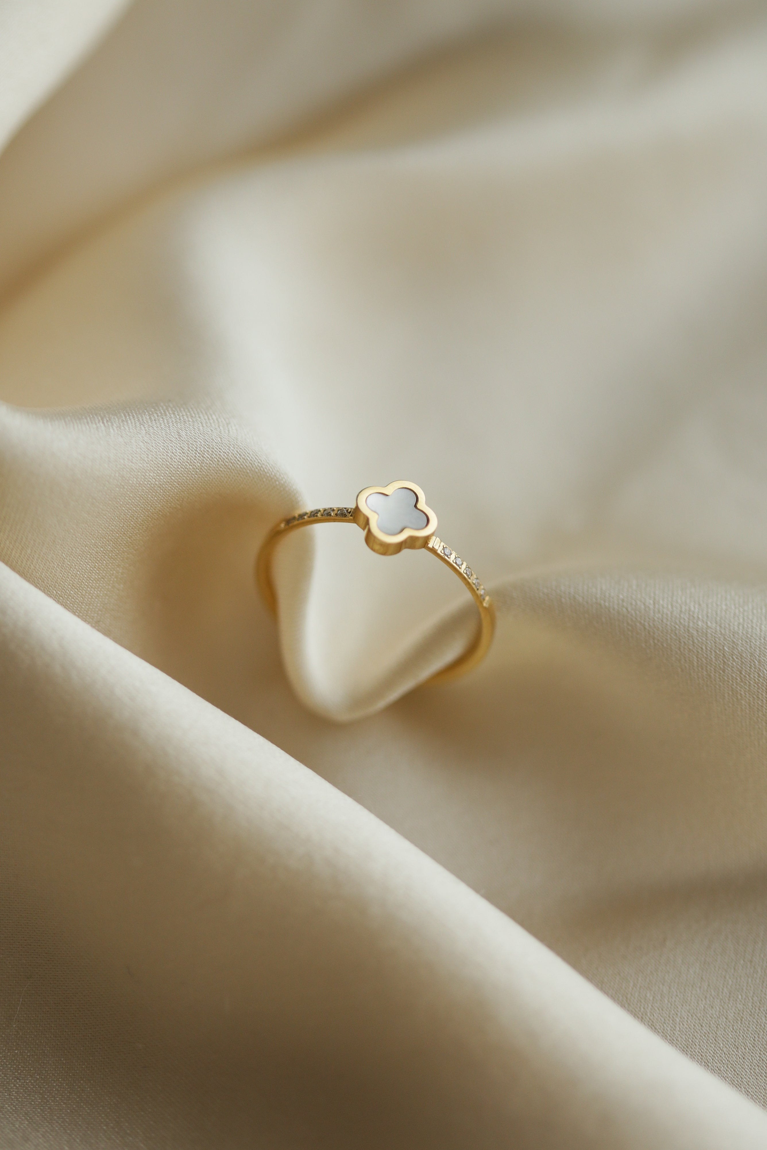 Delicate Clover Ring - Boutique Minimaliste has waterproof, durable, elegant and vintage inspired jewelry