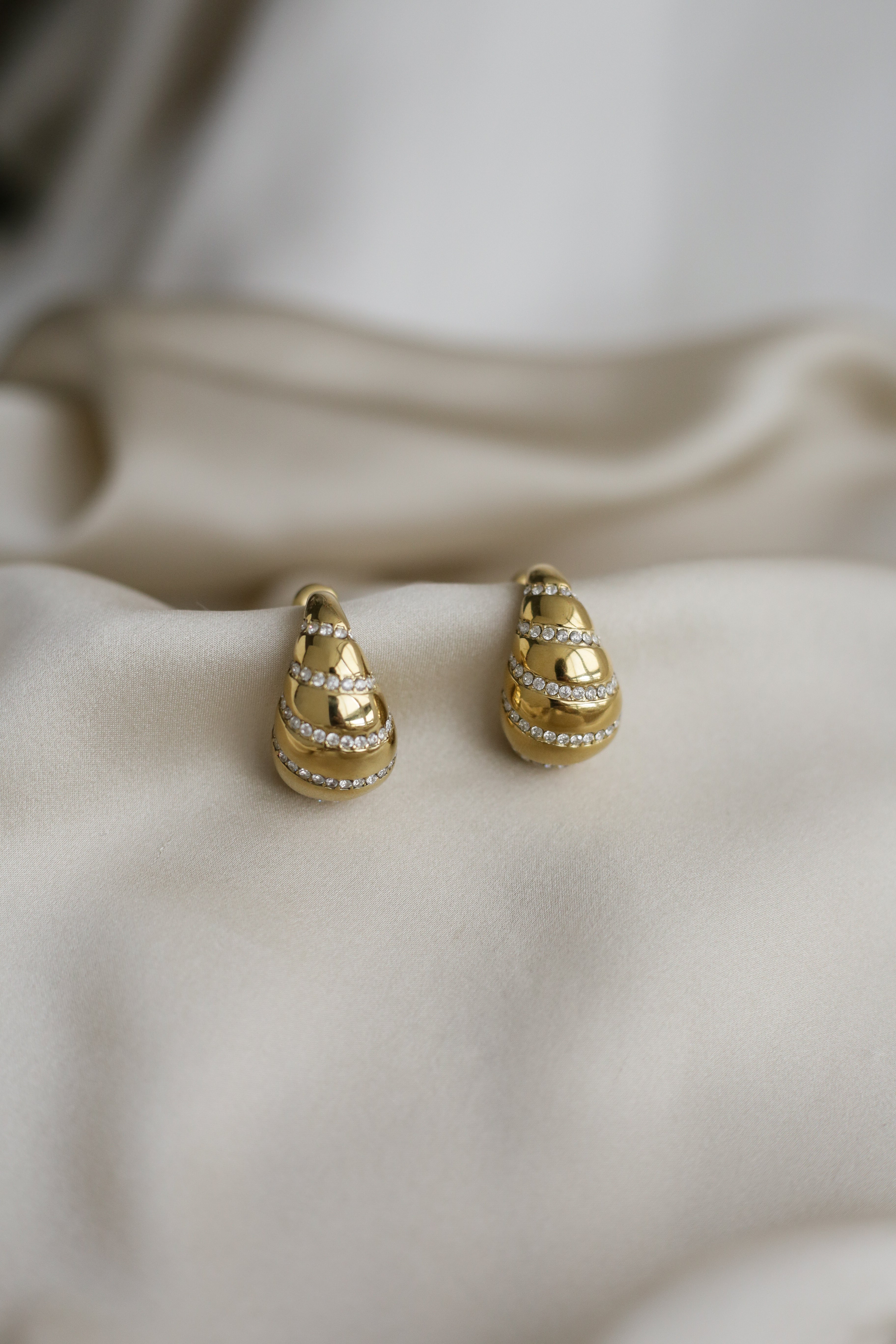 Drop Statement Earrings - Boutique Minimaliste has waterproof, durable, elegant and vintage inspired jewelry