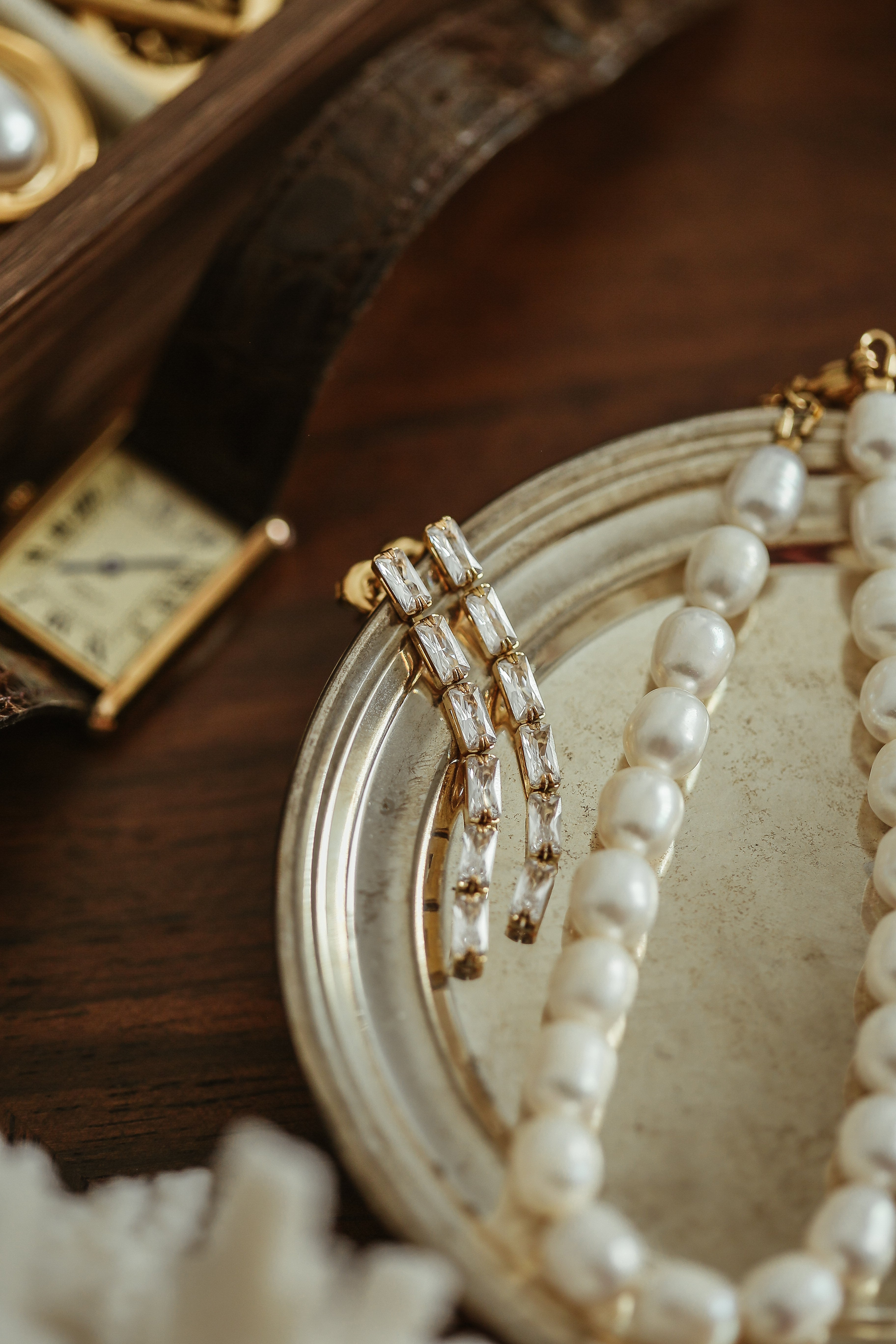 Édith Earrings - has waterproof, durable, elegant and vintage inspired jewelry