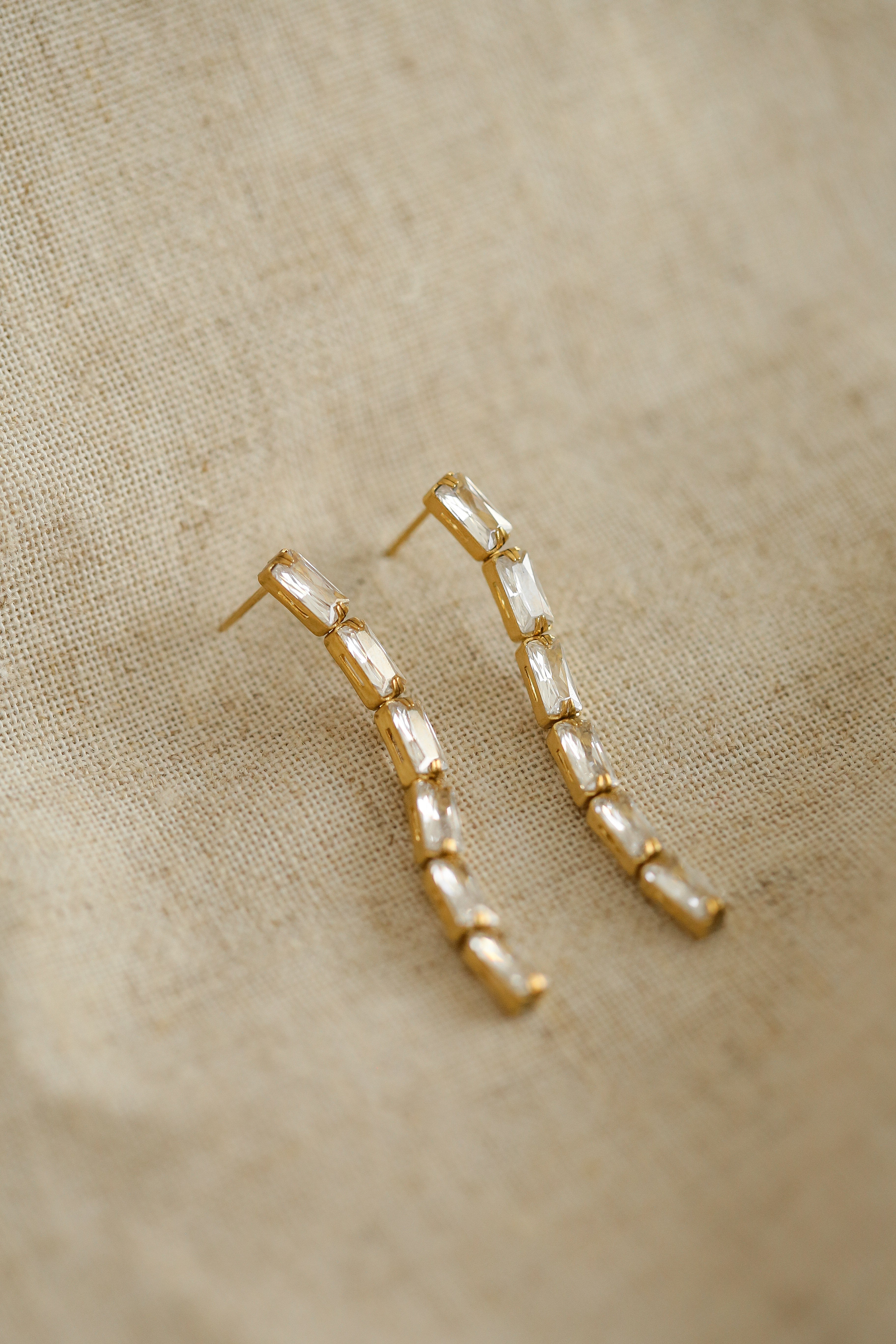 Édith Earrings - has waterproof, durable, elegant and vintage inspired jewelry