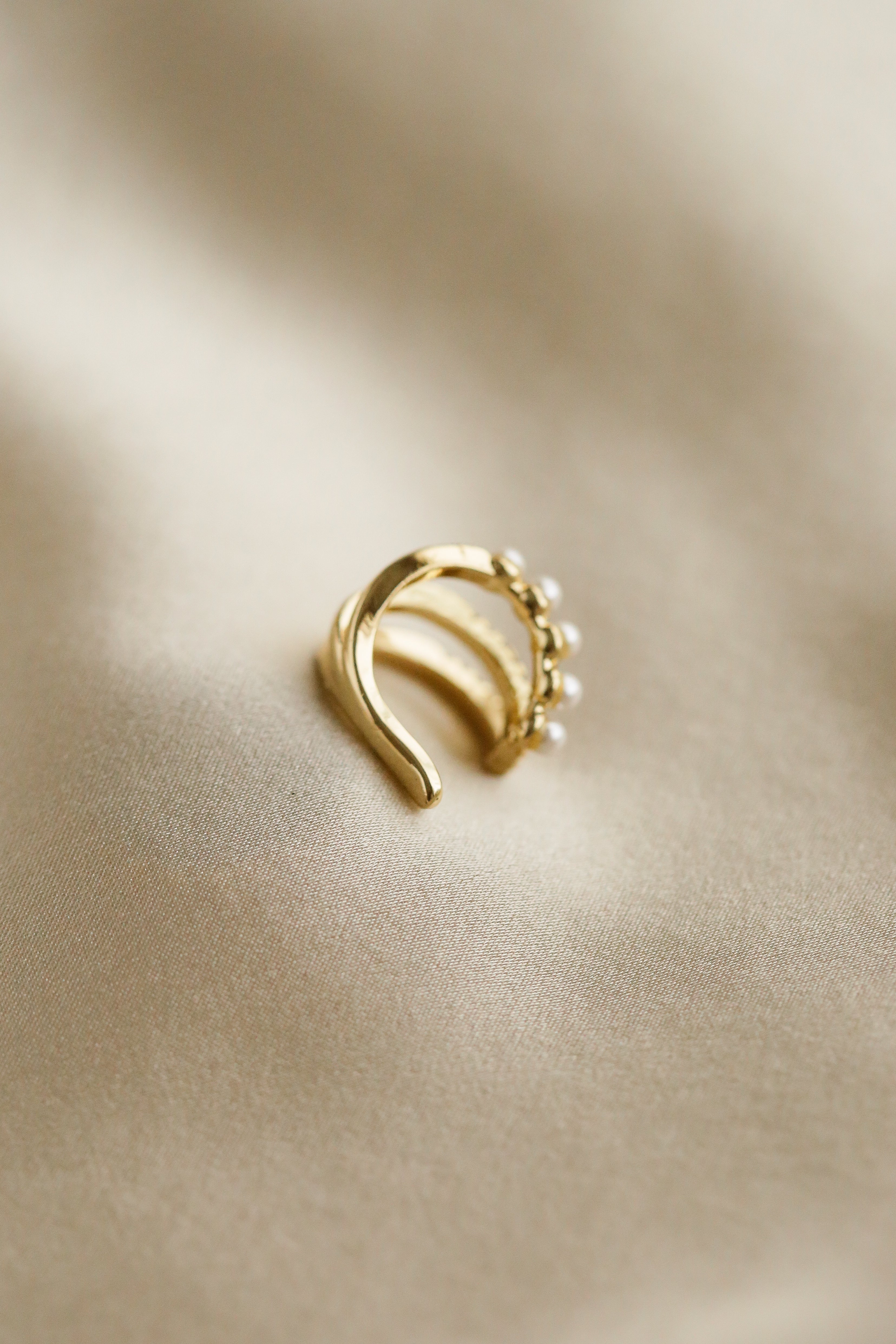 Evangelina Ear Cuff - Boutique Minimaliste has waterproof, durable, elegant and vintage inspired jewelry