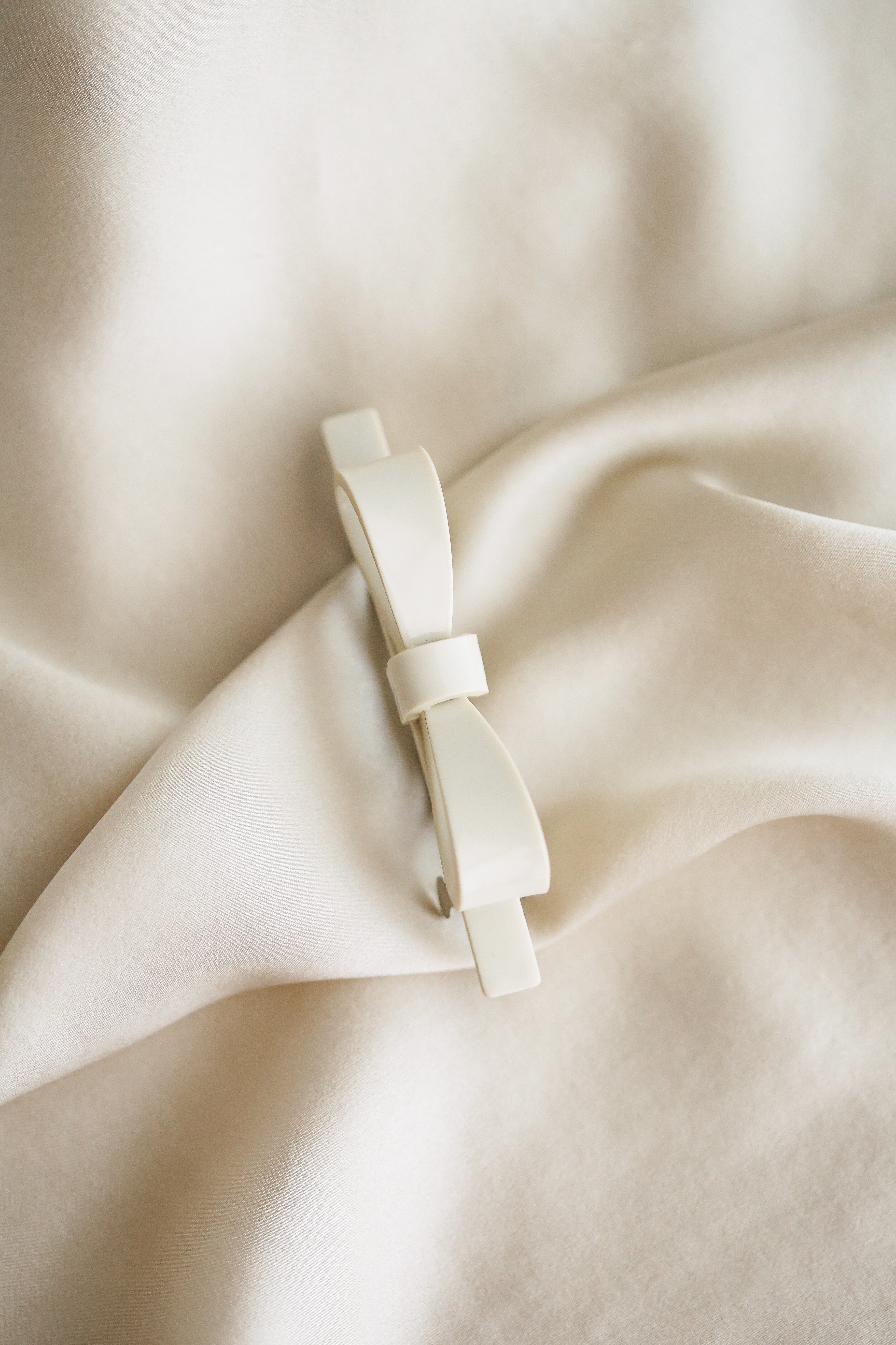 Mary Bow Barrette - Boutique Minimaliste has waterproof, durable, elegant and vintage inspired jewelry
