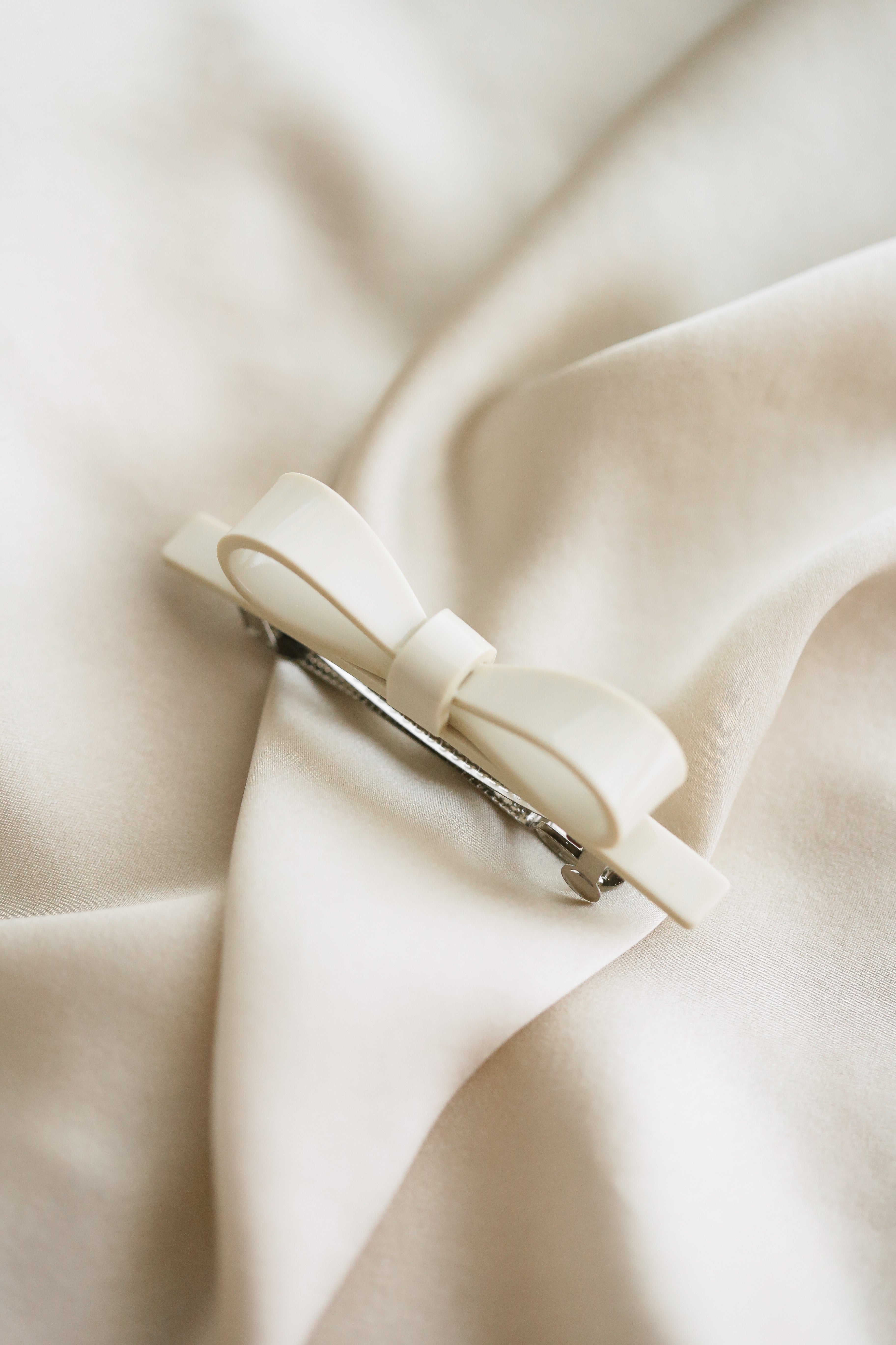 Mary Bow Barrette - Boutique Minimaliste has waterproof, durable, elegant and vintage inspired jewelry