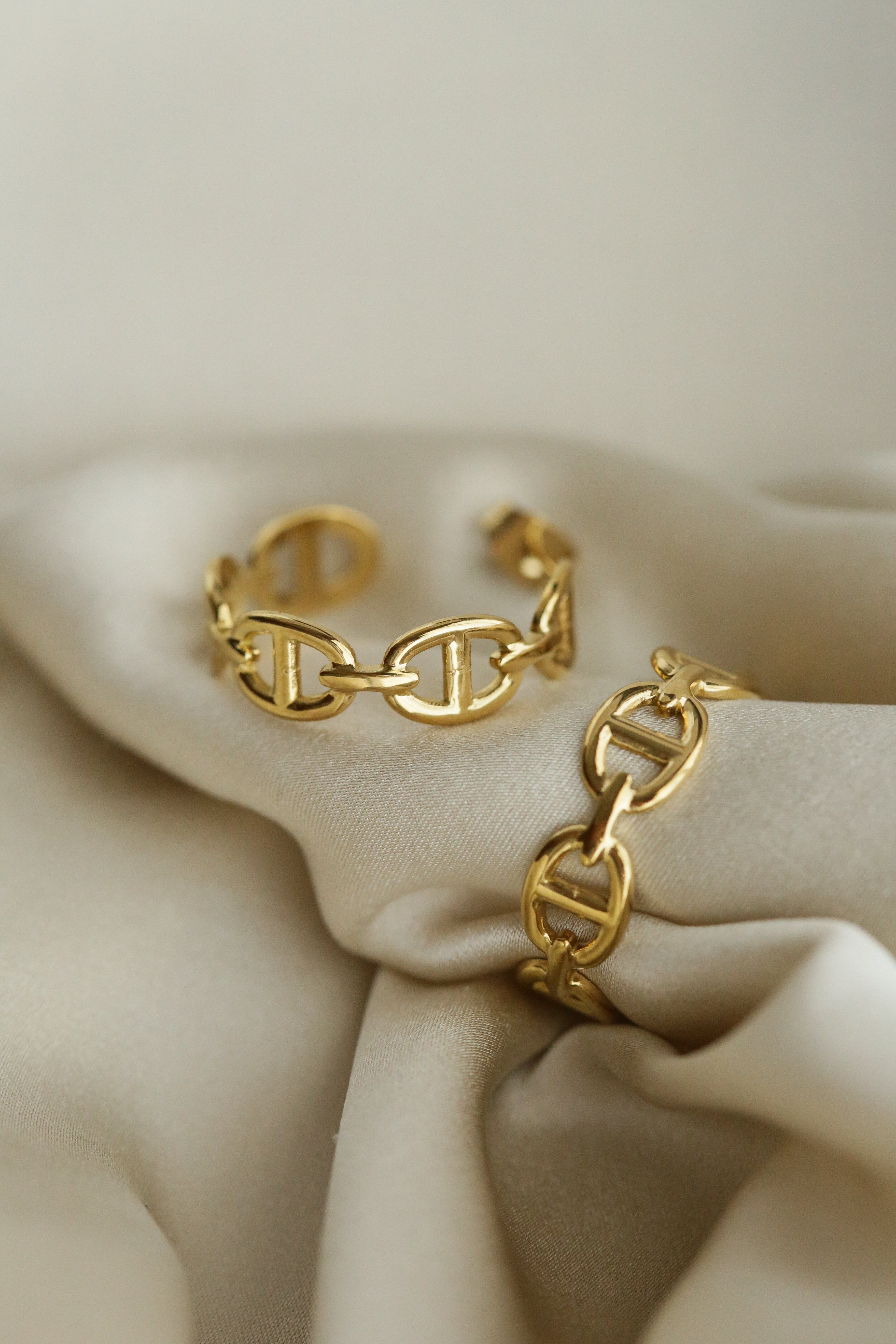 Mayfair Hoops - Boutique Minimaliste has waterproof, durable, elegant and vintage inspired jewelry