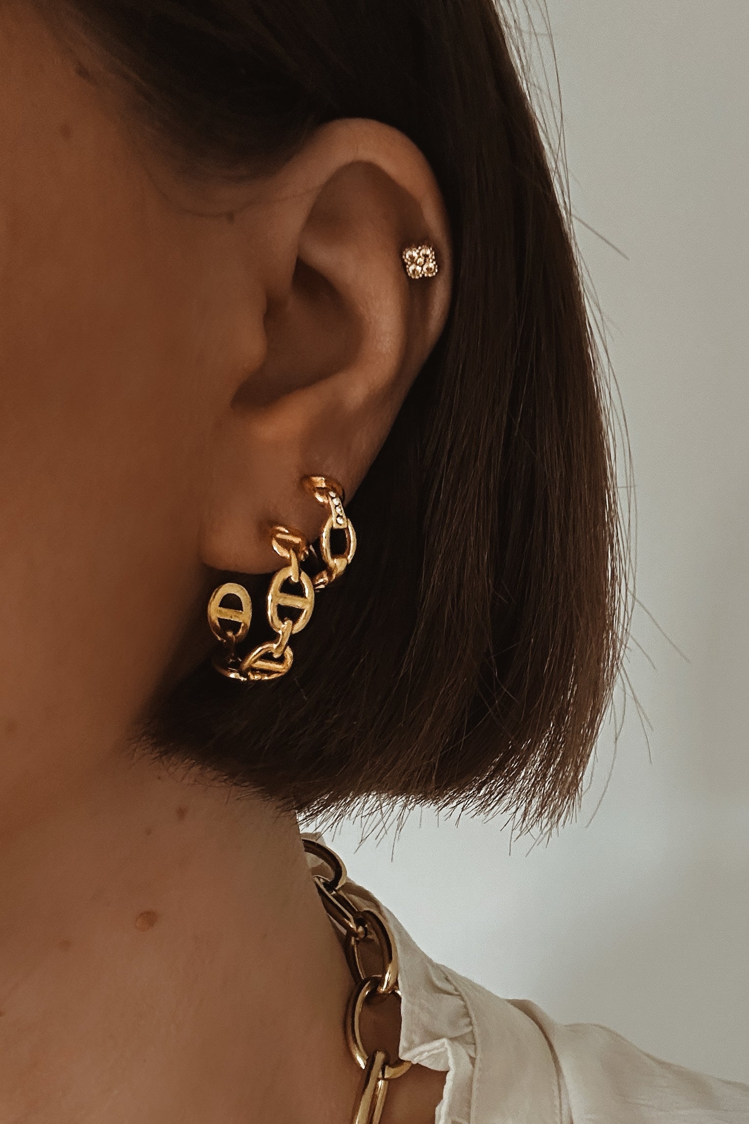 Mayfair Hoops - Boutique Minimaliste has waterproof, durable, elegant and vintage inspired jewelry