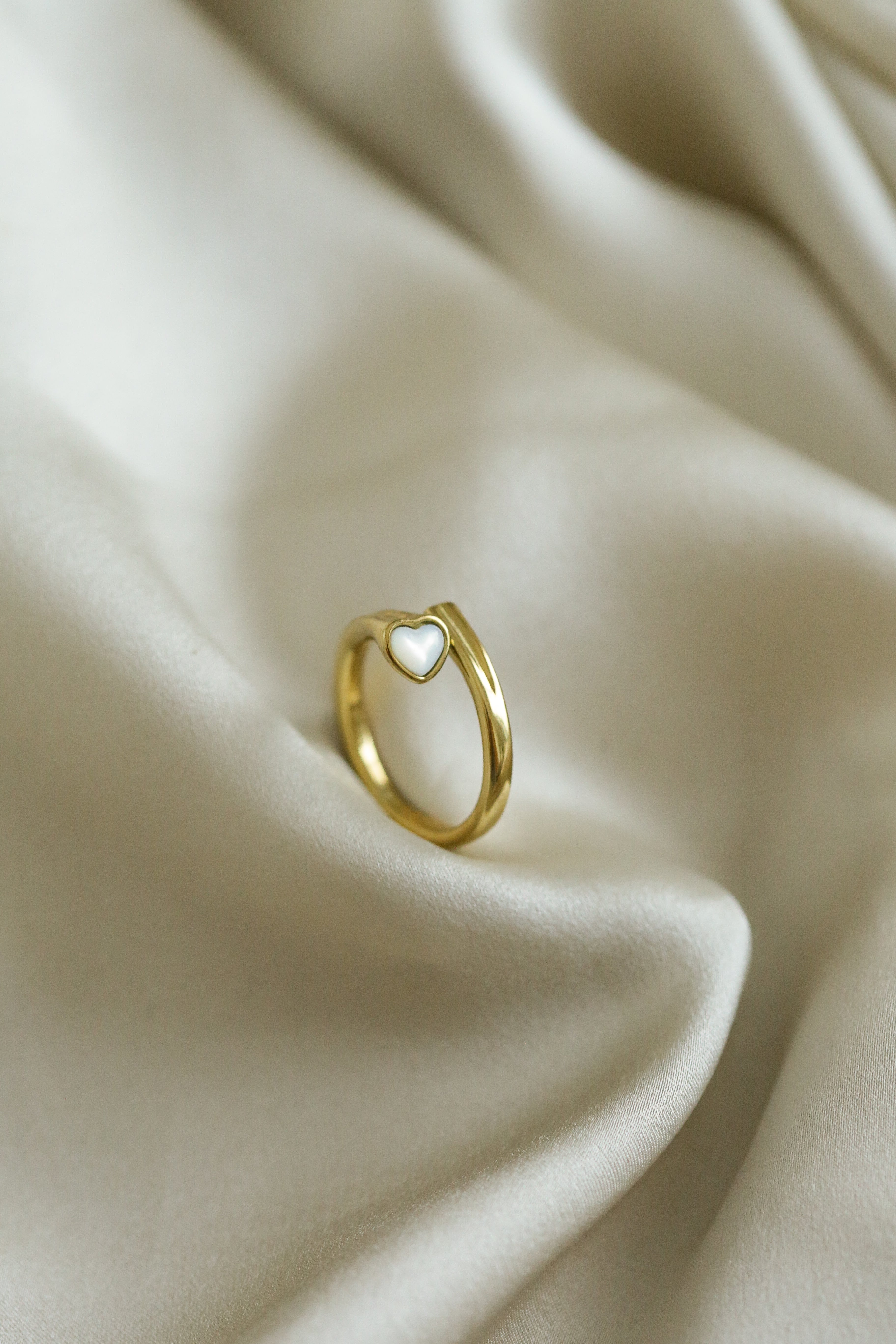 Mother of Pearl Heart Ring - Boutique Minimaliste has waterproof, durable, elegant and vintage inspired jewelry