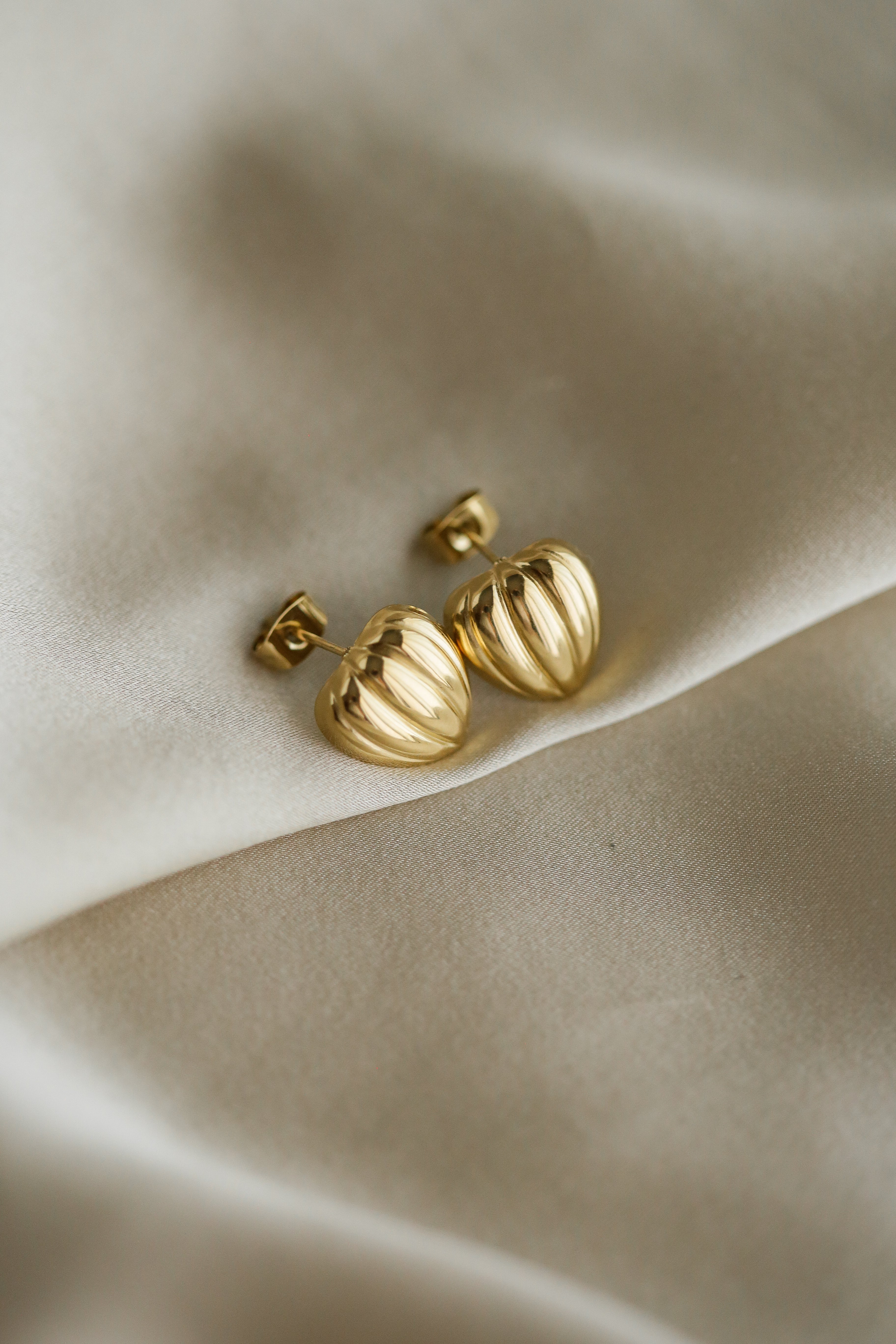 Natalie Studs - Boutique Minimaliste has waterproof, durable, elegant and vintage inspired jewelry