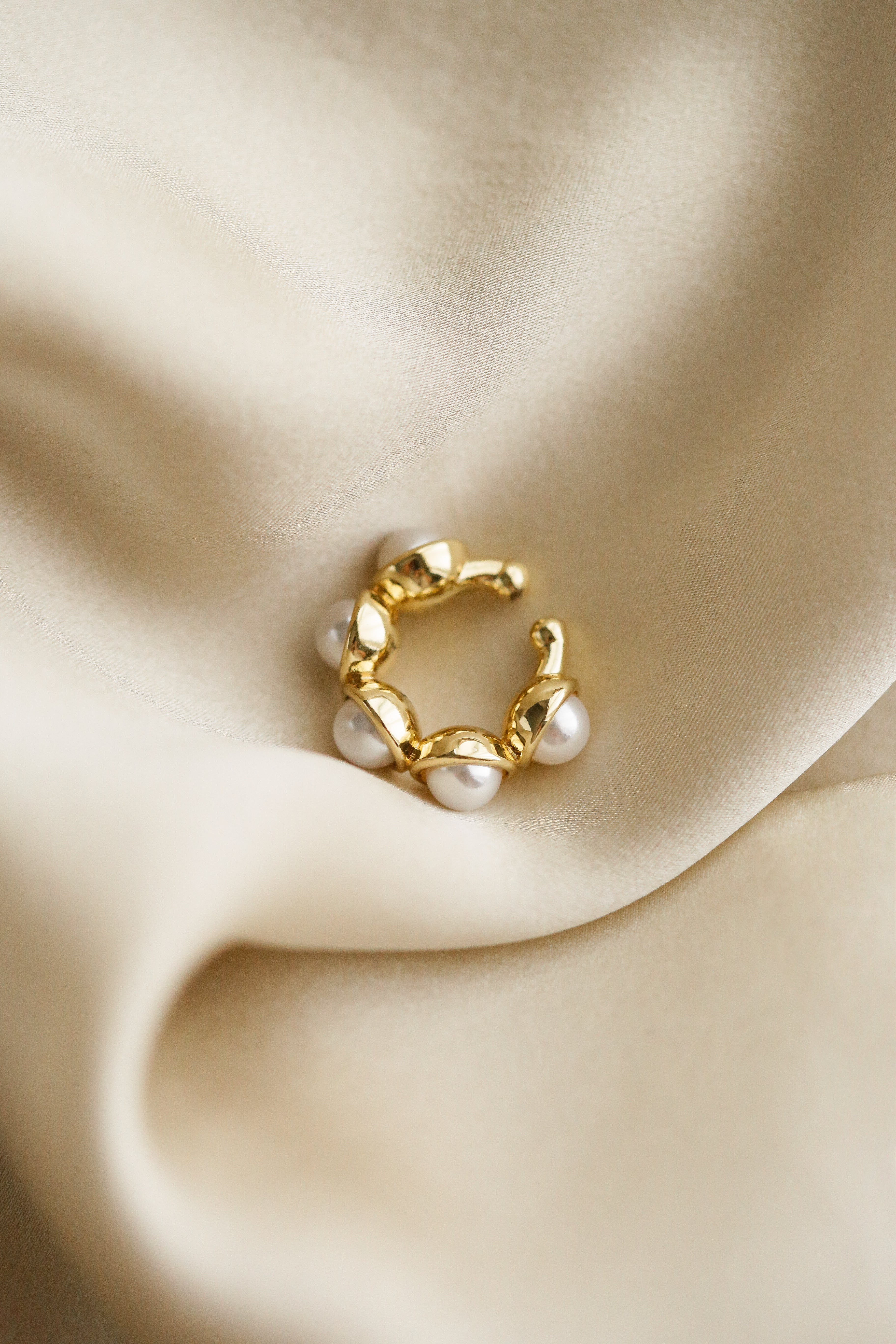 Nicola Ear Cuff - Boutique Minimaliste has waterproof, durable, elegant and vintage inspired jewelry