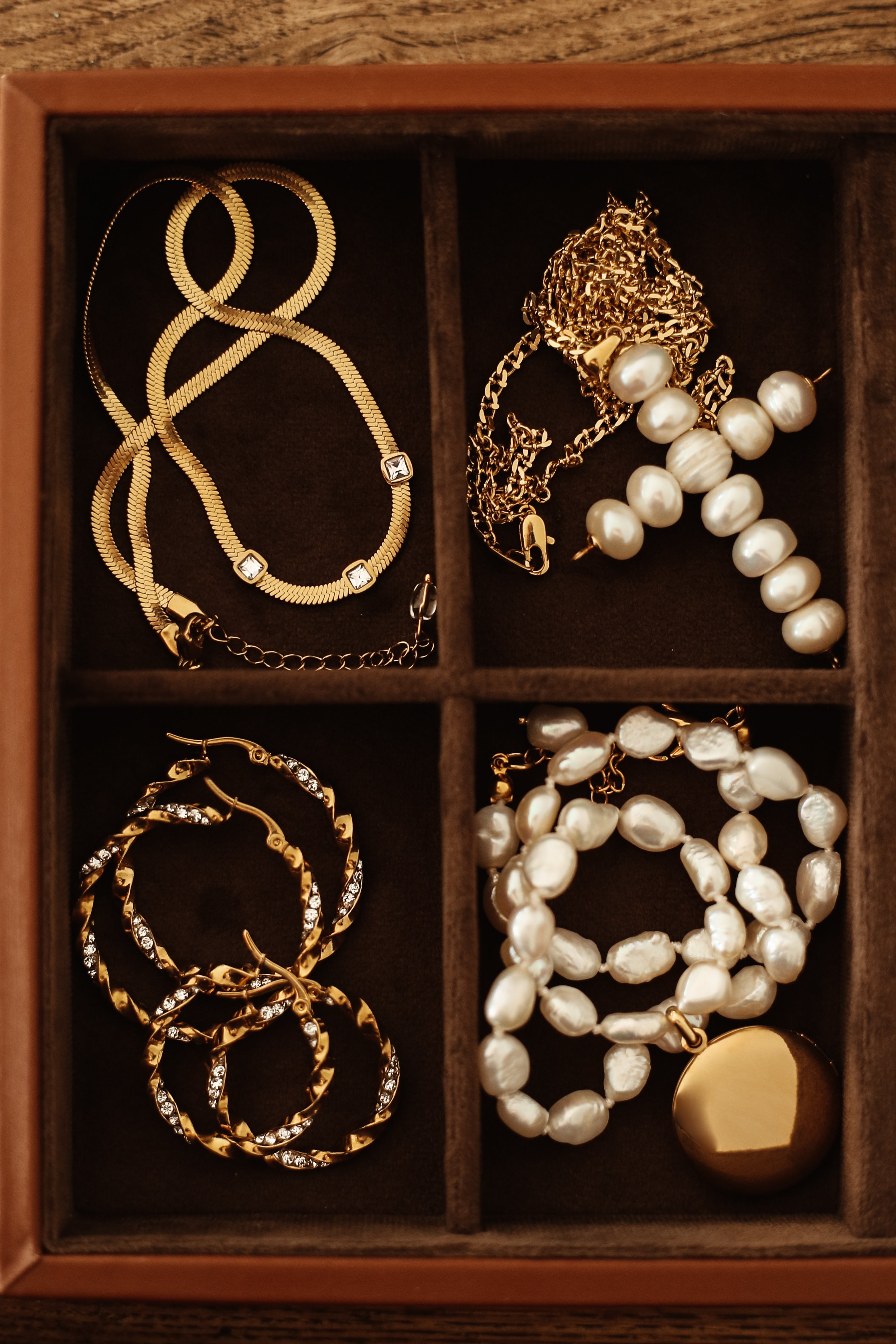 Olympe (vintage) Necklace - has waterproof, durable, elegant and vintage inspired jewelry