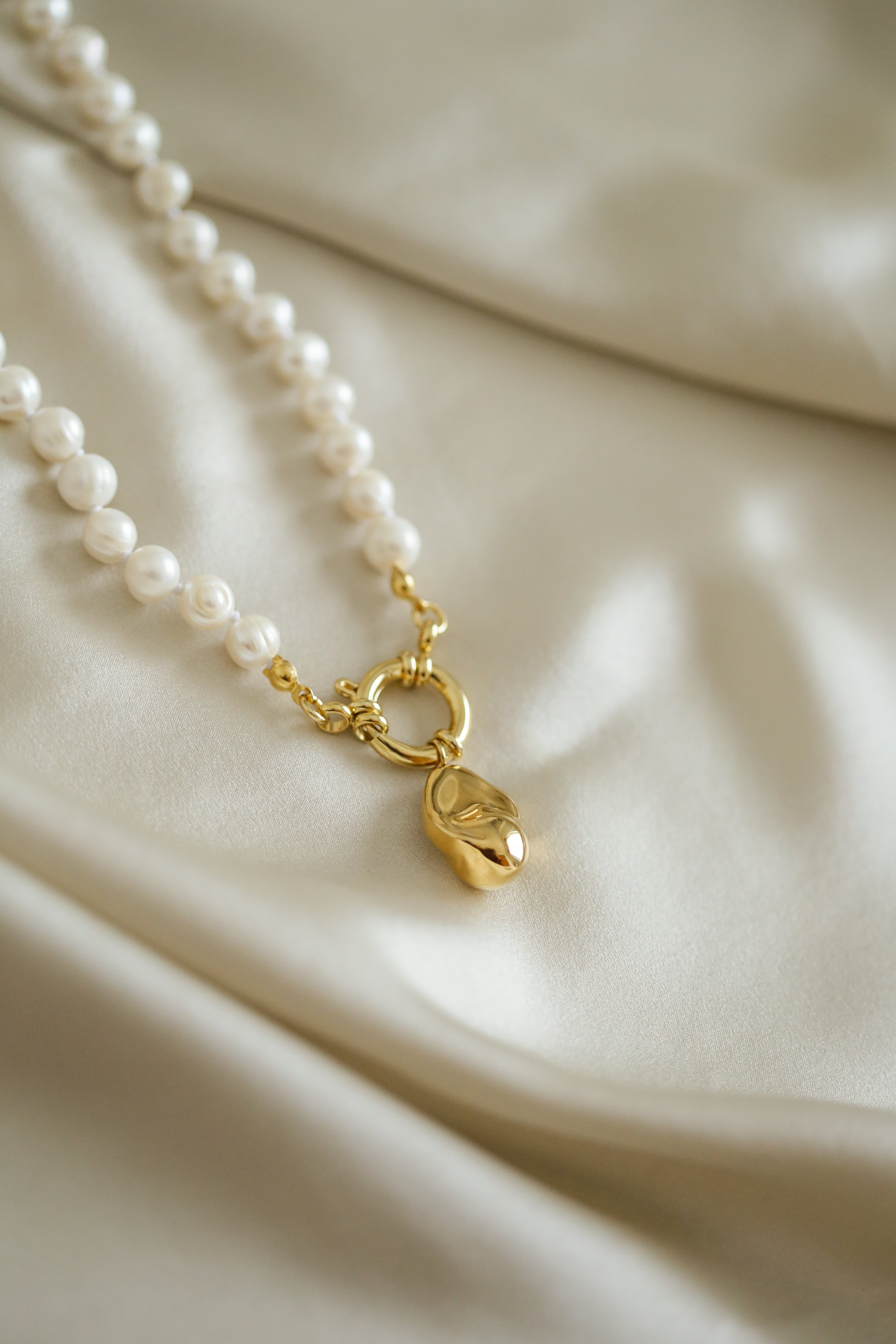 Organic Pearl Necklace - Boutique Minimaliste has waterproof, durable, elegant and vintage inspired jewelry
