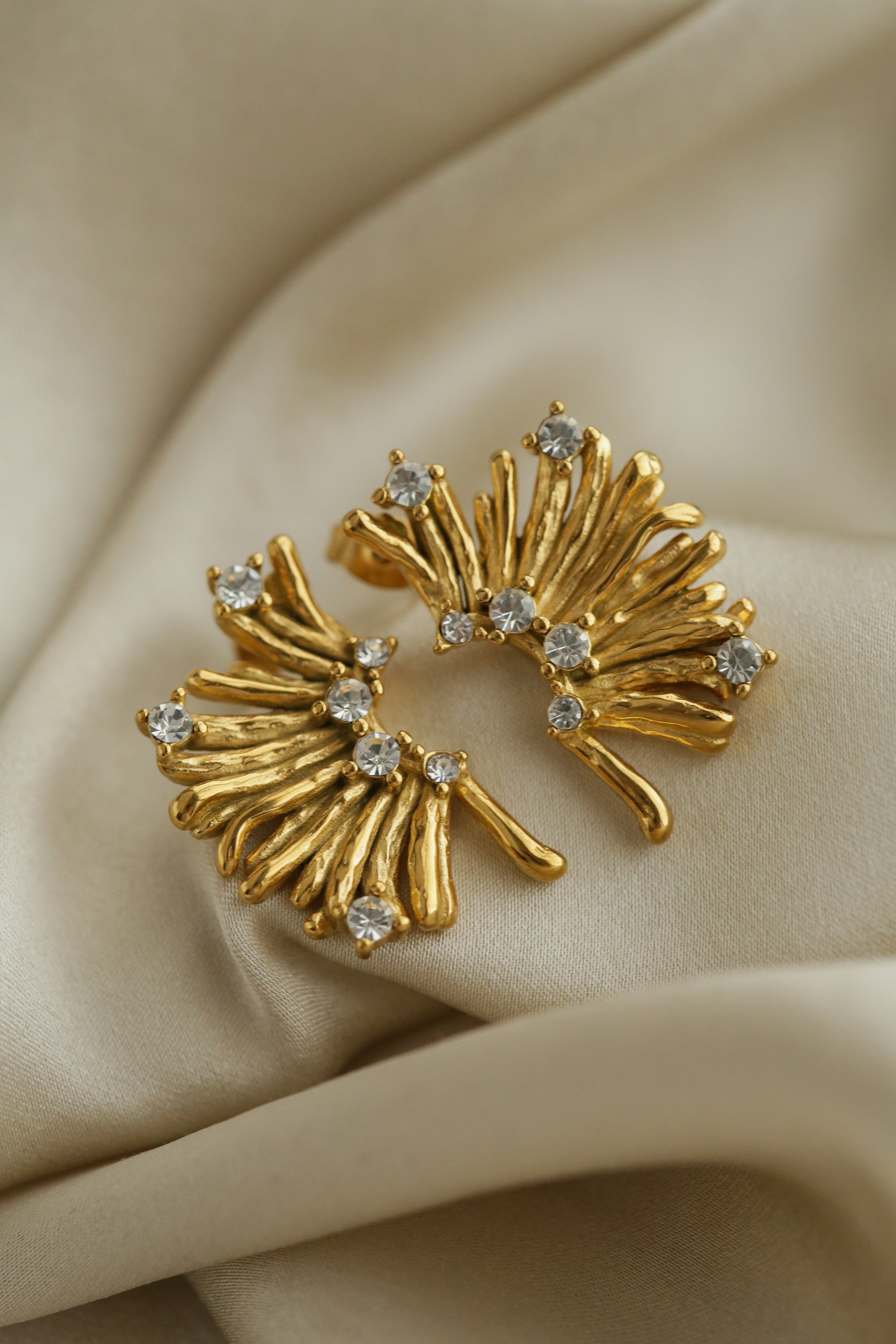 Piccadilly Earrings - Boutique Minimaliste has waterproof, durable, elegant and vintage inspired jewelry