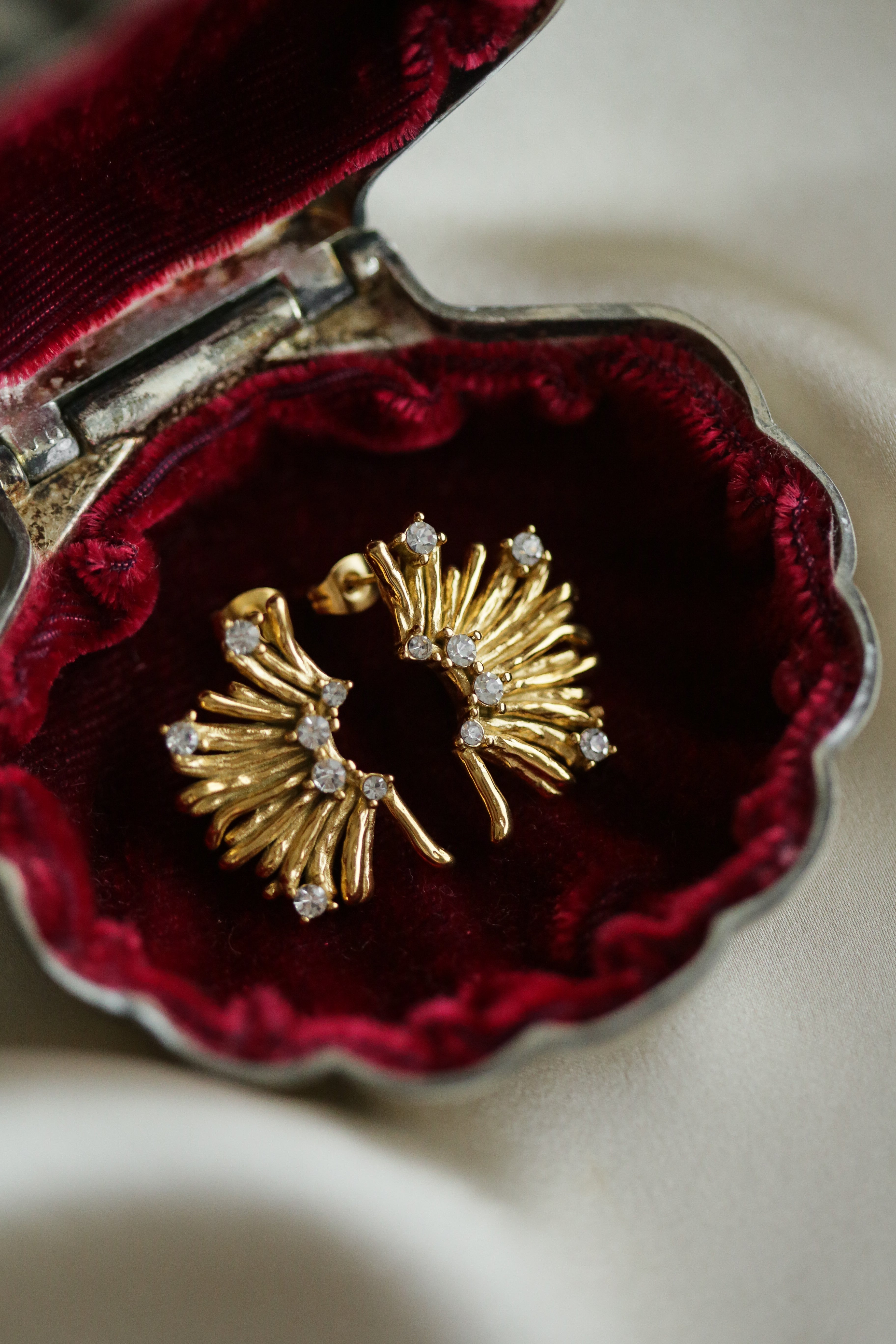 Piccadilly Earrings - Boutique Minimaliste has waterproof, durable, elegant and vintage inspired jewelry