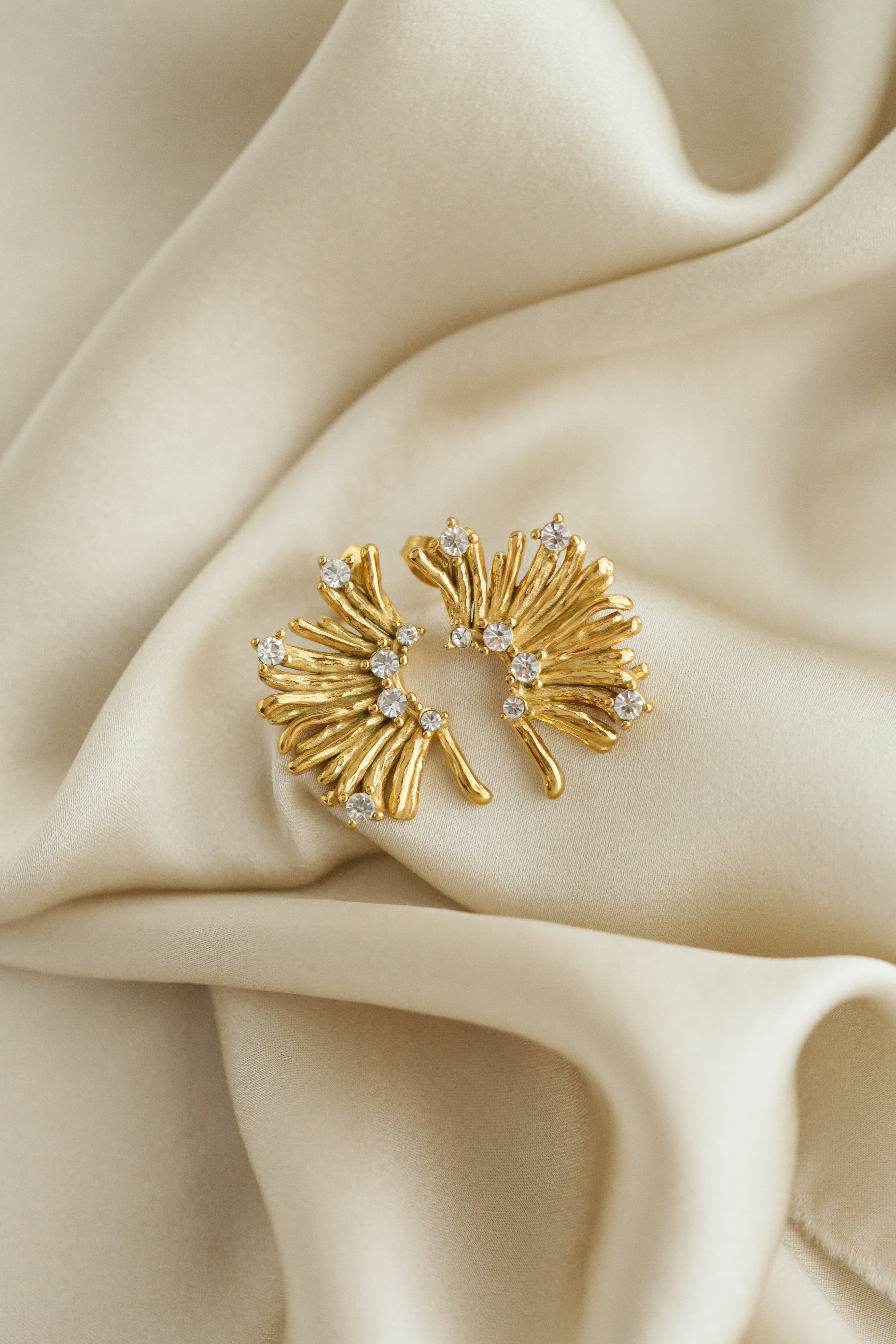 Piccadilly Earrings - Boutique Minimaliste has waterproof, durable, elegant and vintage inspired jewelry