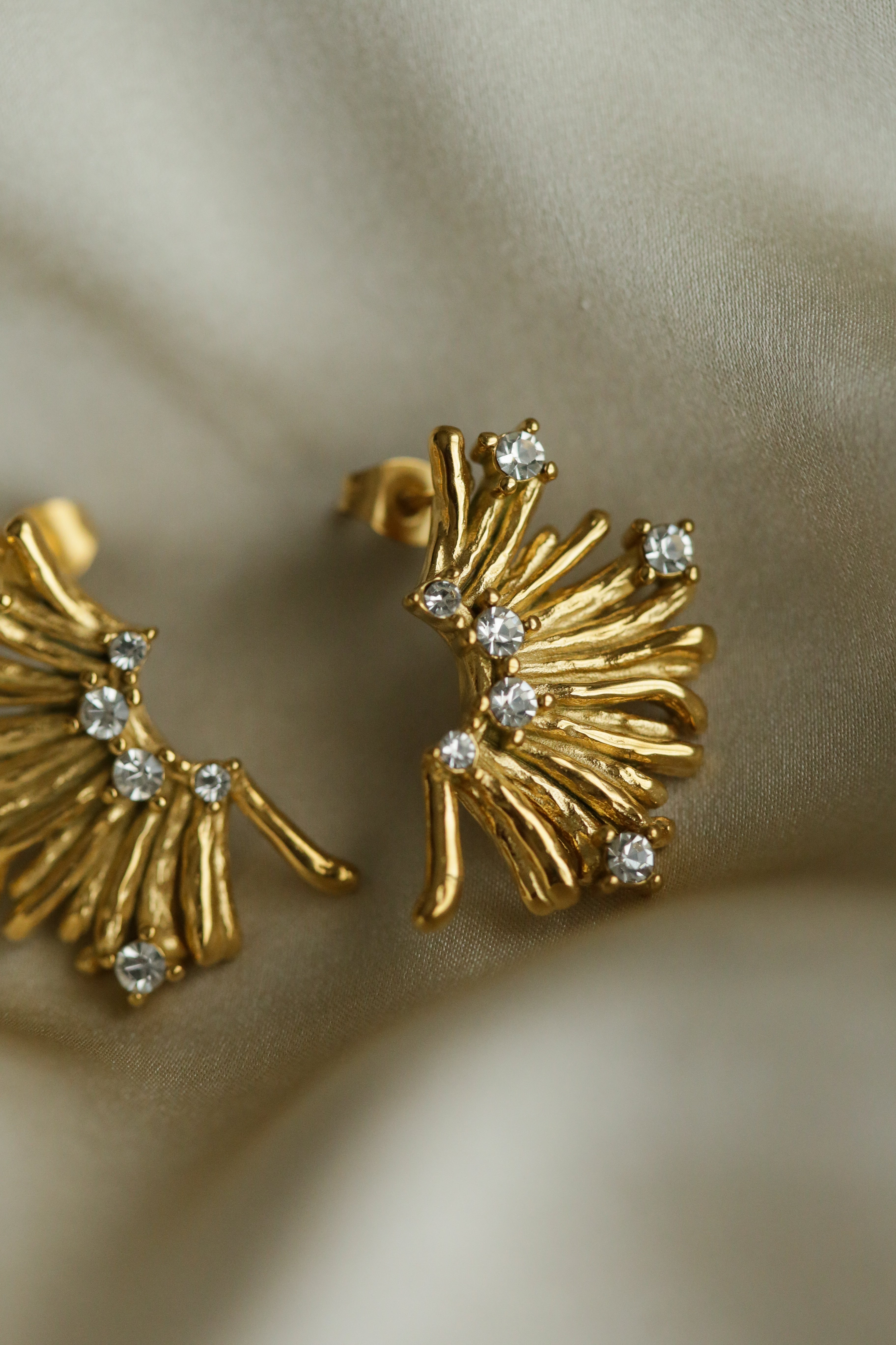 Piccadilly Earrings - Boutique Minimaliste has waterproof, durable, elegant and vintage inspired jewelry