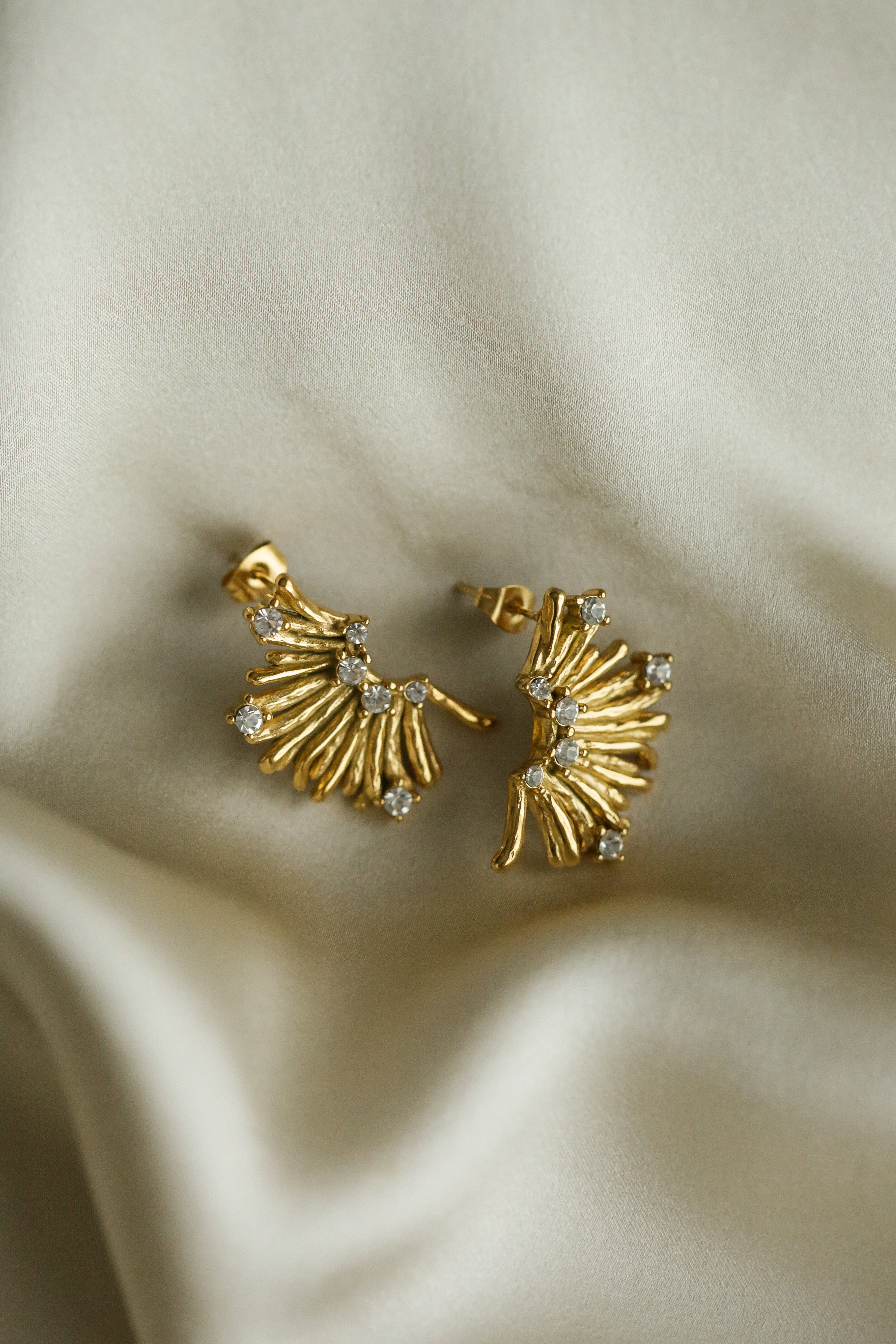 Piccadilly Earrings - Boutique Minimaliste has waterproof, durable, elegant and vintage inspired jewelry