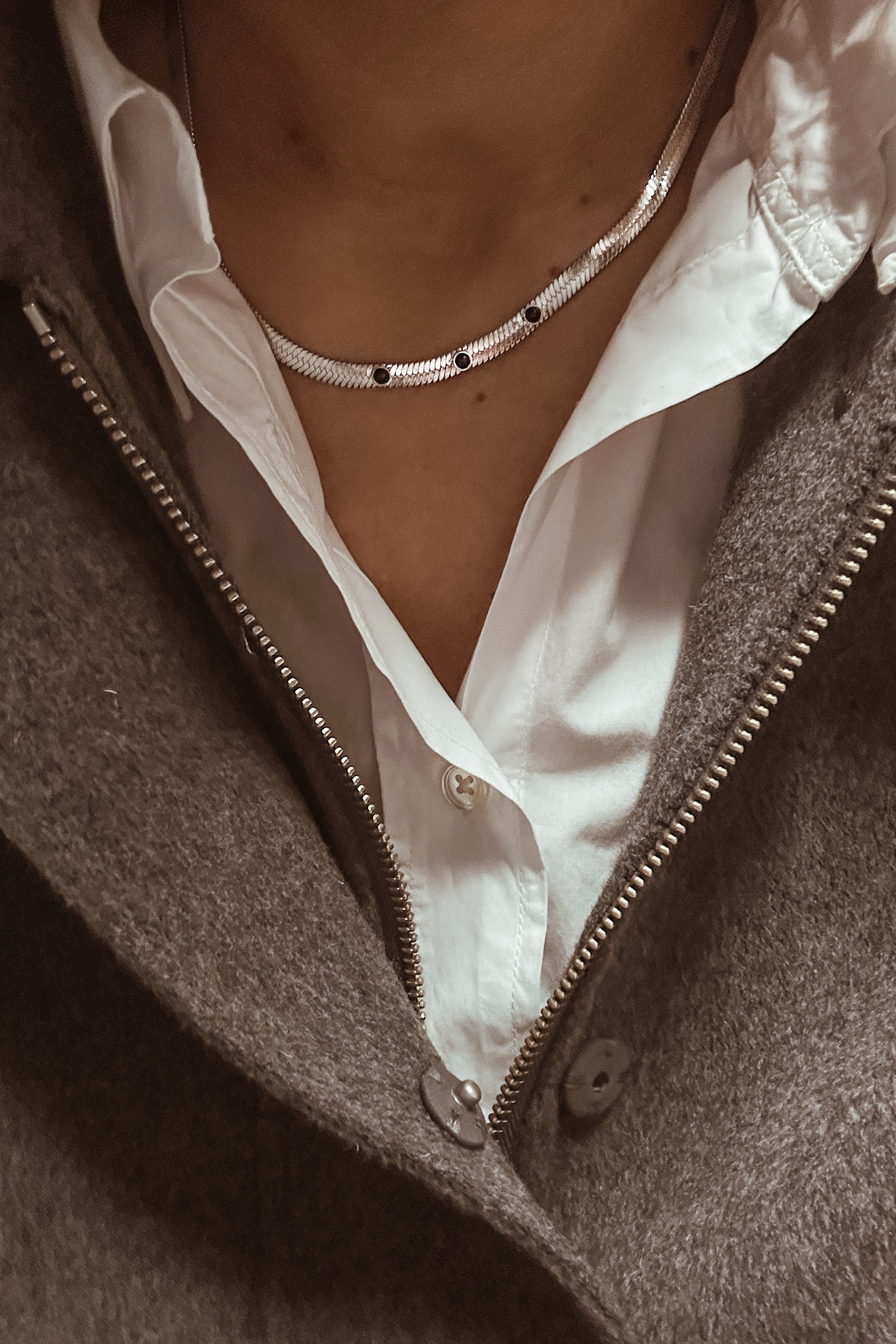 Snake Chain and Onyx Necklace - Boutique Minimaliste has waterproof, durable, elegant and vintage inspired jewelry