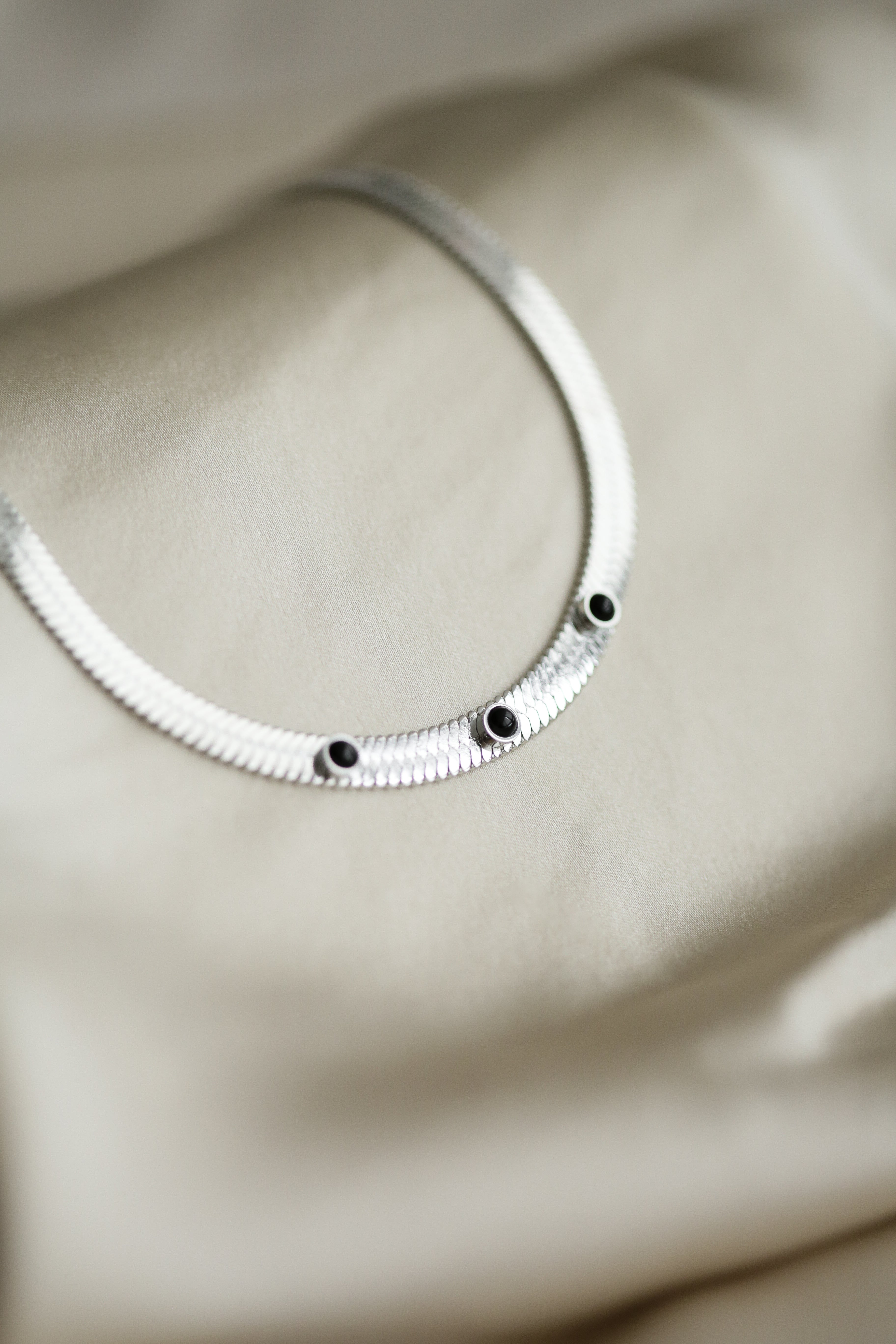Snake Chain and Onyx Necklace - Boutique Minimaliste has waterproof, durable, elegant and vintage inspired jewelry