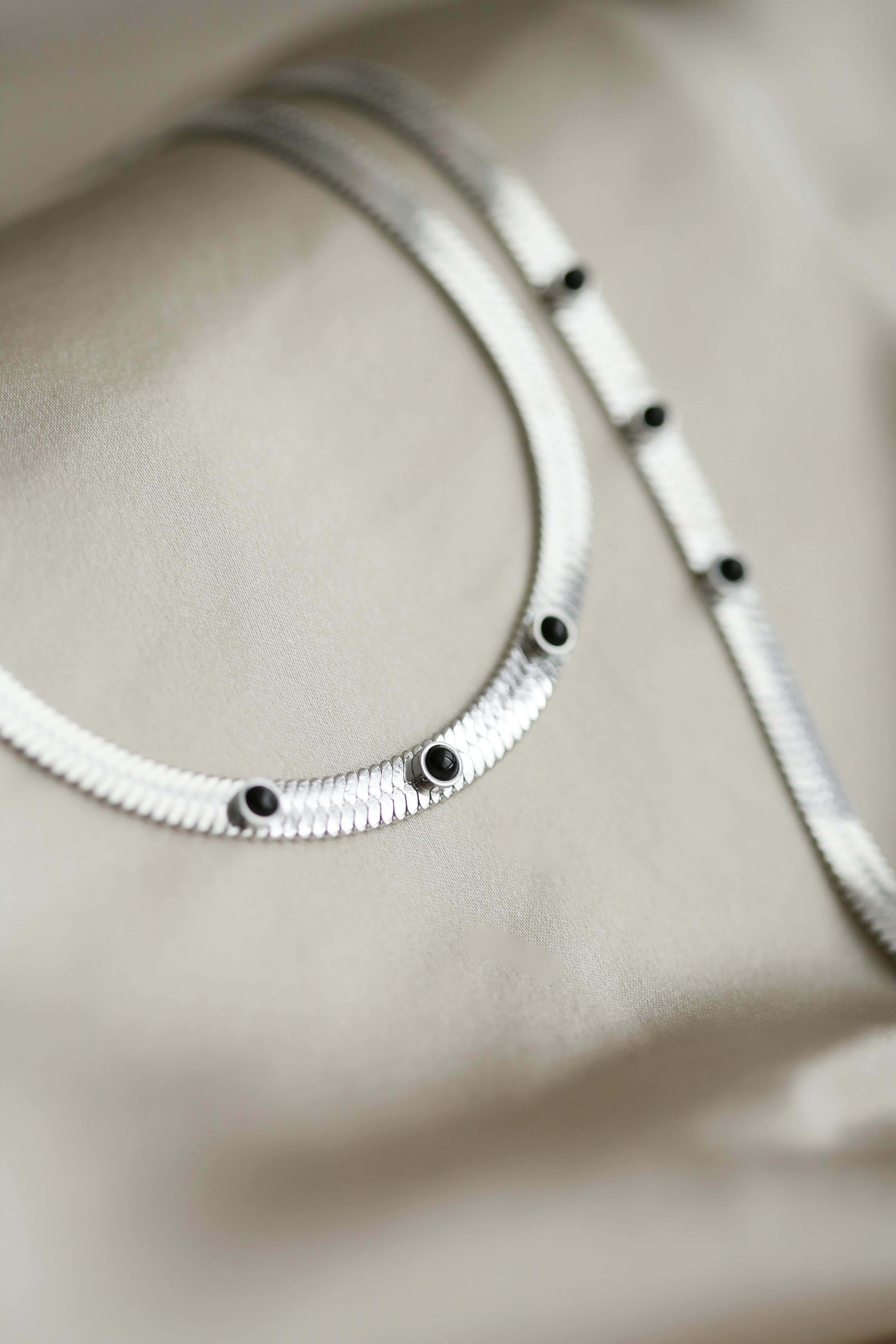 Snake Chain and Onyx Necklace - Boutique Minimaliste has waterproof, durable, elegant and vintage inspired jewelry