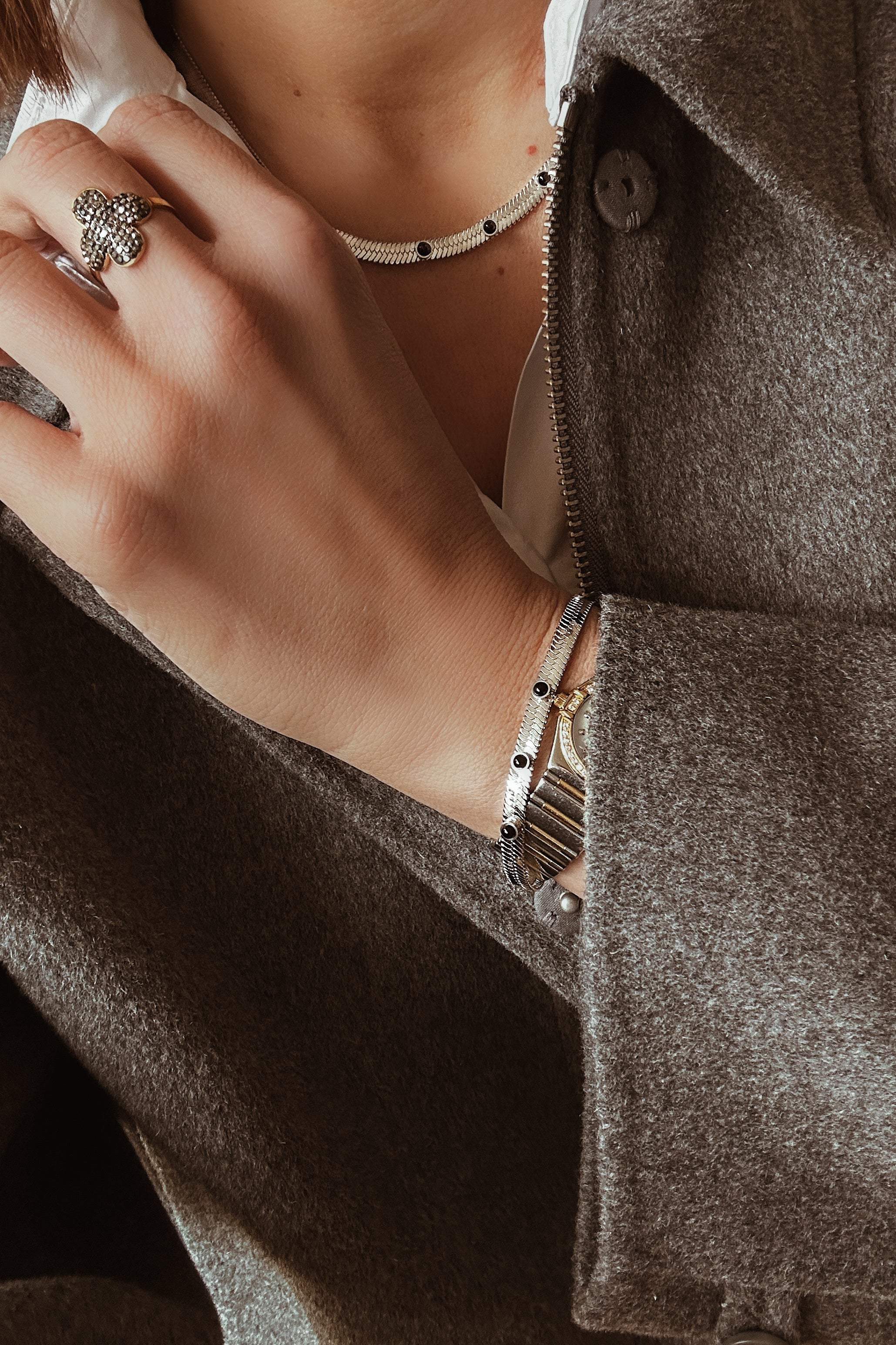 Snake Chain and Onyx Necklace - Boutique Minimaliste has waterproof, durable, elegant and vintage inspired jewelry
