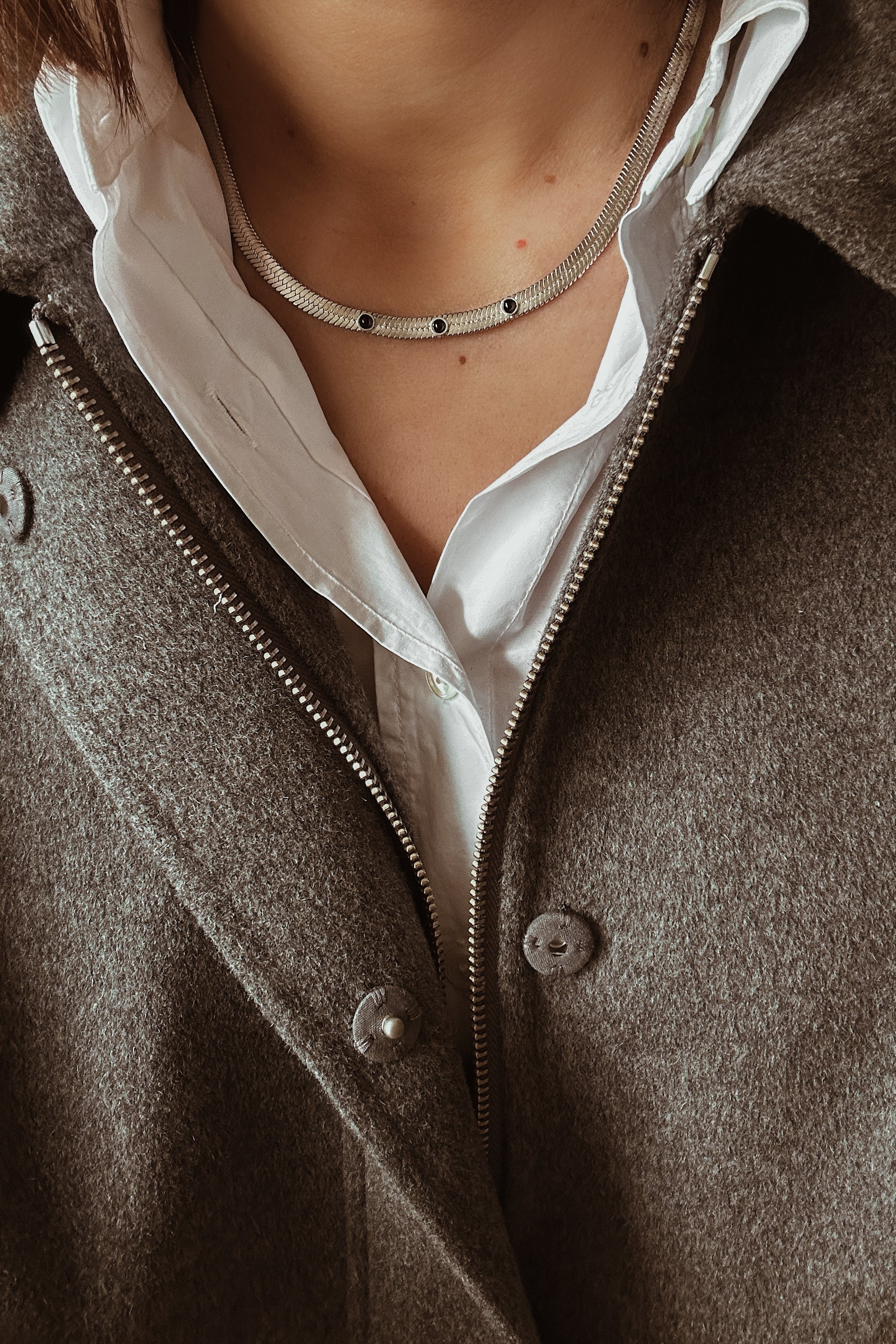 Snake Chain and Onyx Necklace - Boutique Minimaliste has waterproof, durable, elegant and vintage inspired jewelry