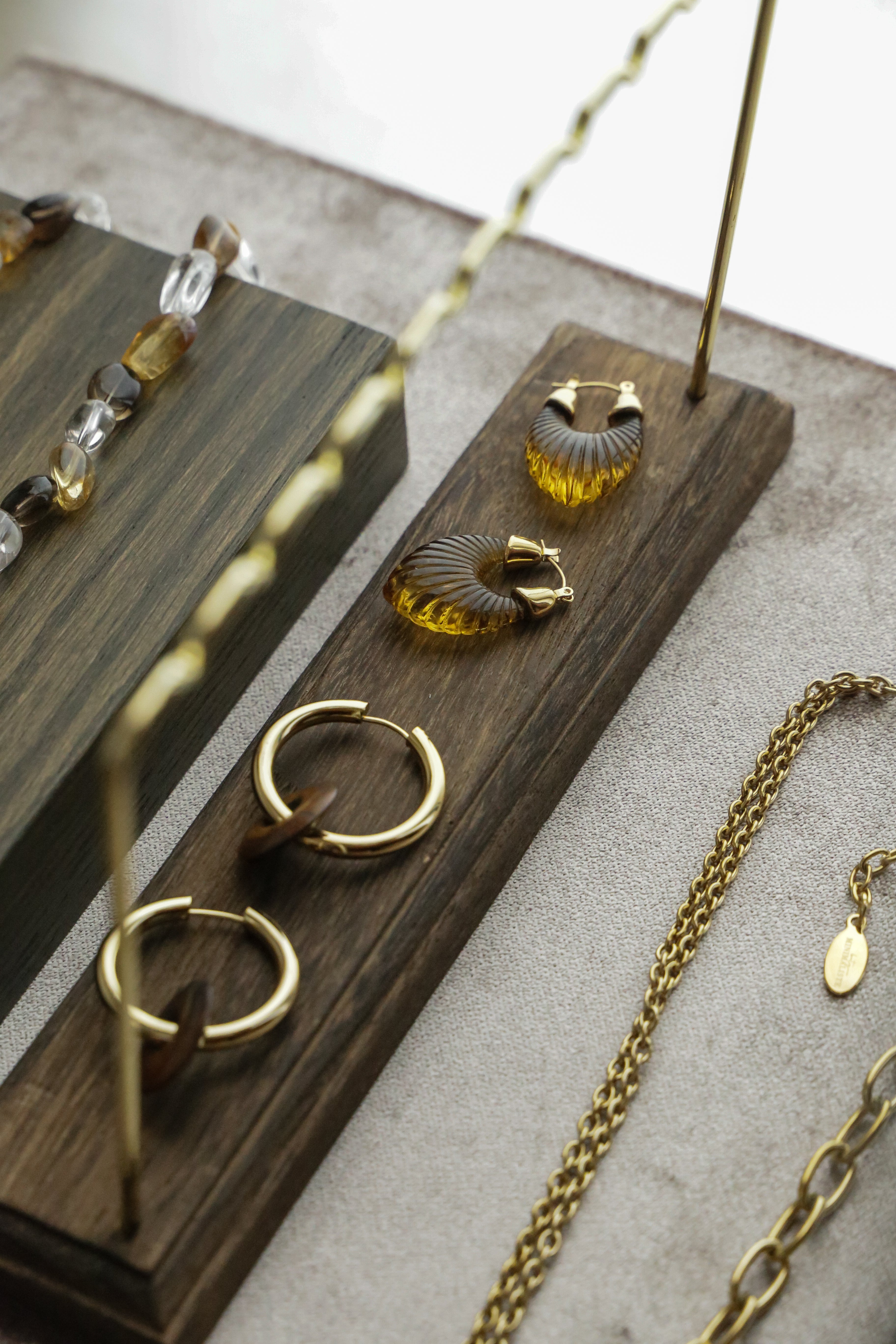 Soho Hoops - Boutique Minimaliste has waterproof, durable, elegant and vintage inspired jewelry