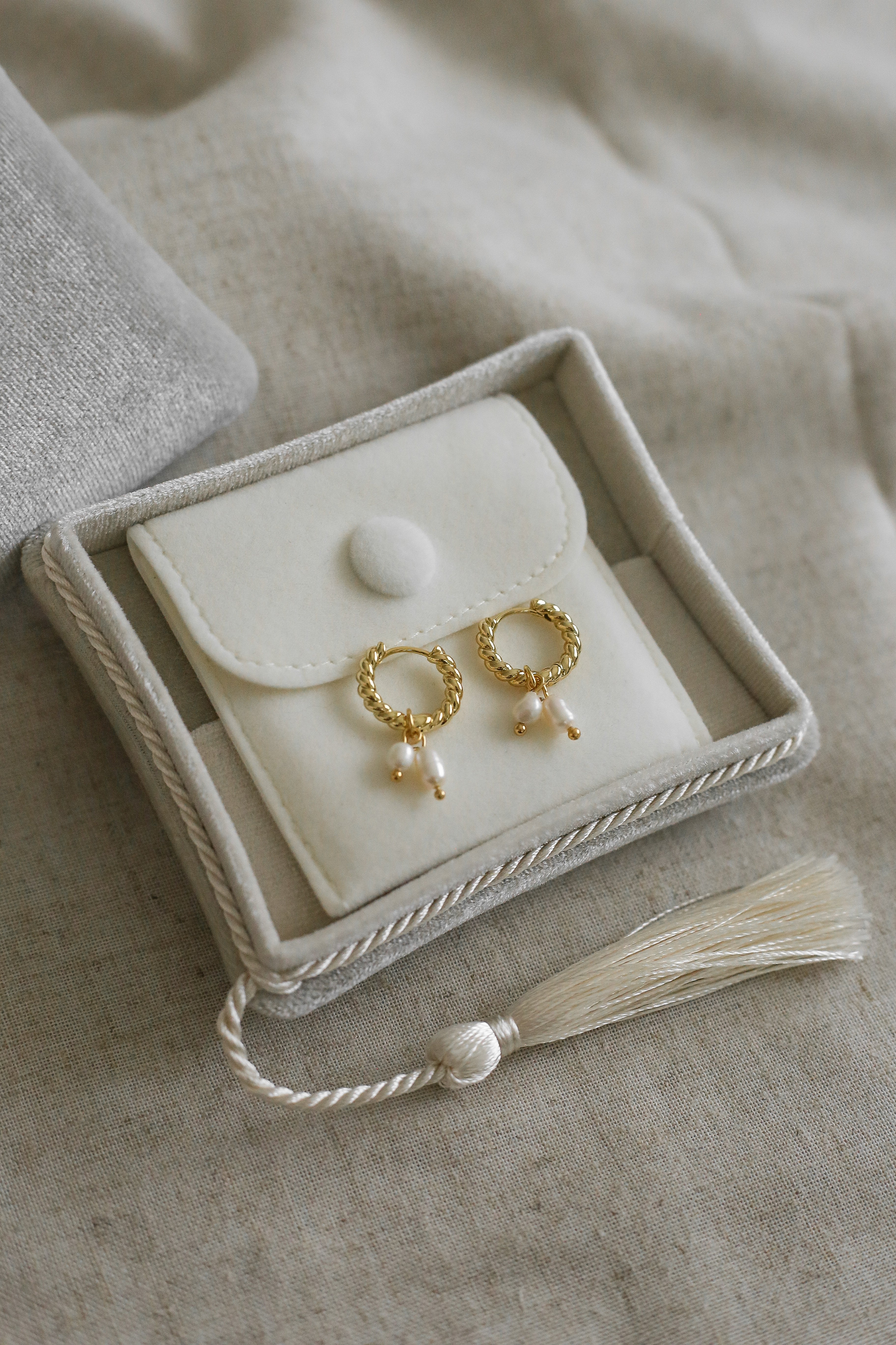 Solène Huggies - has waterproof, durable, elegant and vintage inspired jewelry
