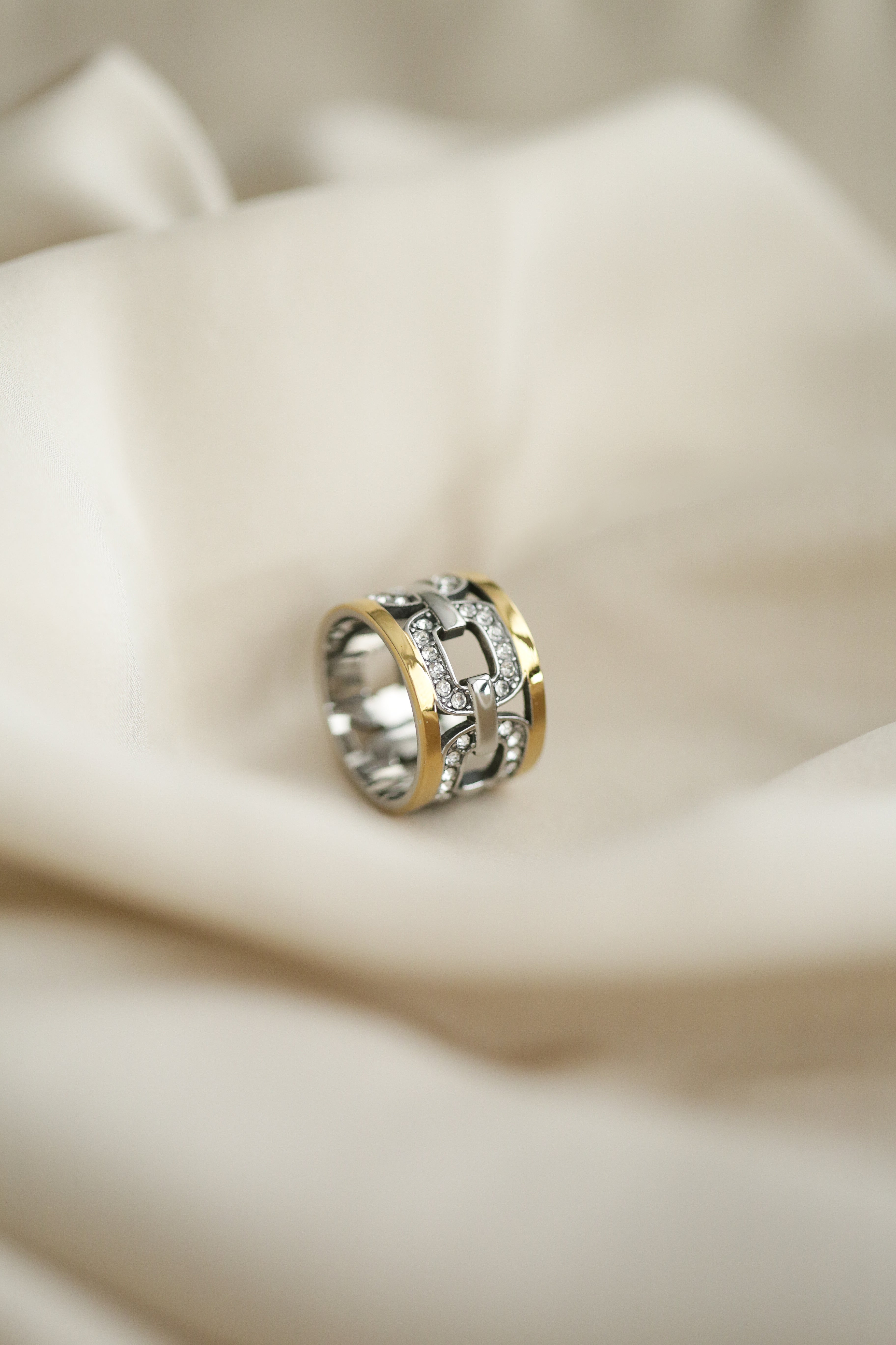 Two Tone Link Ring - Boutique Minimaliste has waterproof, durable, elegant and vintage inspired jewelry