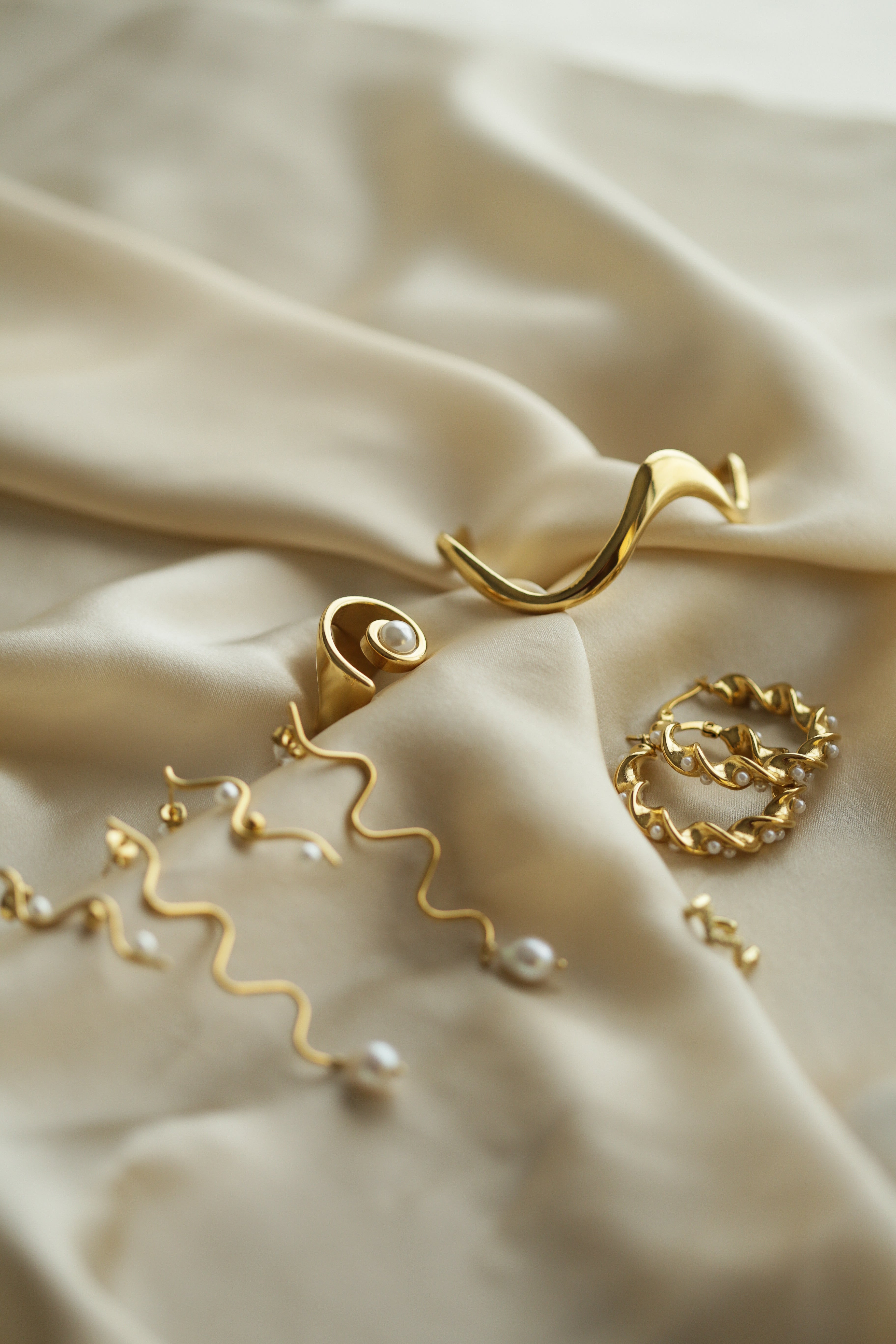 Wave Cuff - Boutique Minimaliste has waterproof, durable, elegant and vintage inspired jewelry