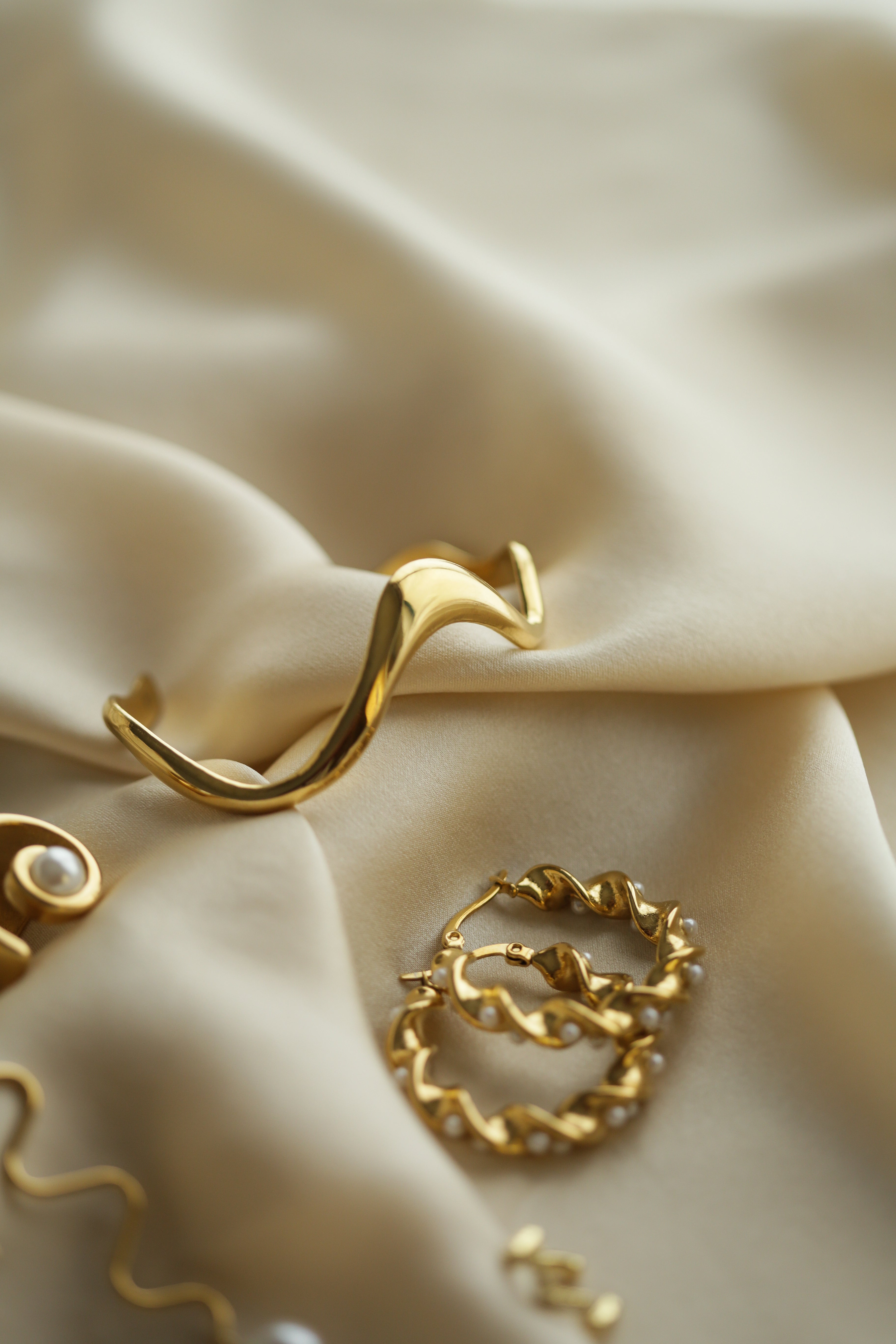 Wave Cuff - Boutique Minimaliste has waterproof, durable, elegant and vintage inspired jewelry