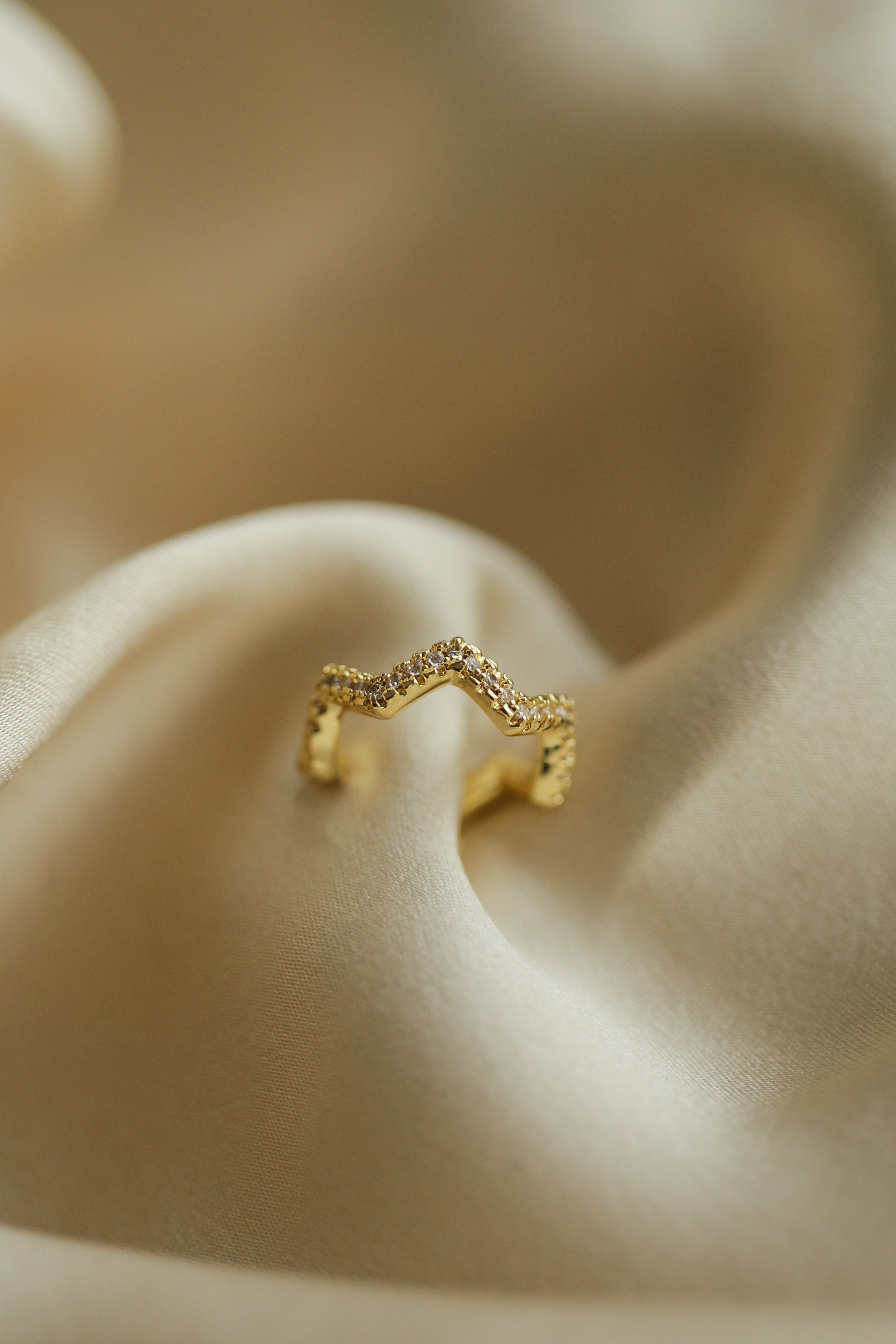 Wave Ear Cuff - Boutique Minimaliste has waterproof, durable, elegant and vintage inspired jewelry