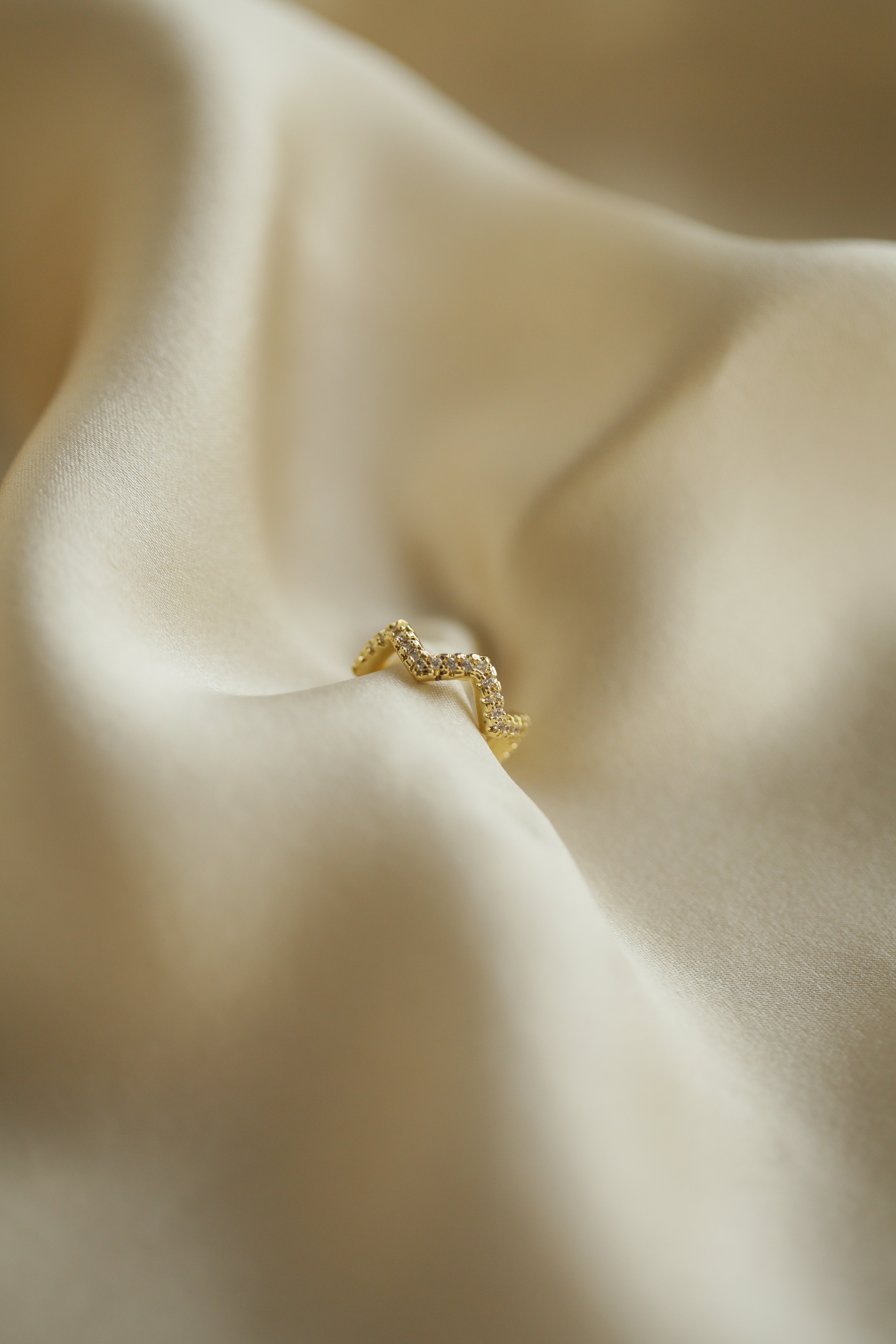 Wave Ear Cuff - Boutique Minimaliste has waterproof, durable, elegant and vintage inspired jewelry