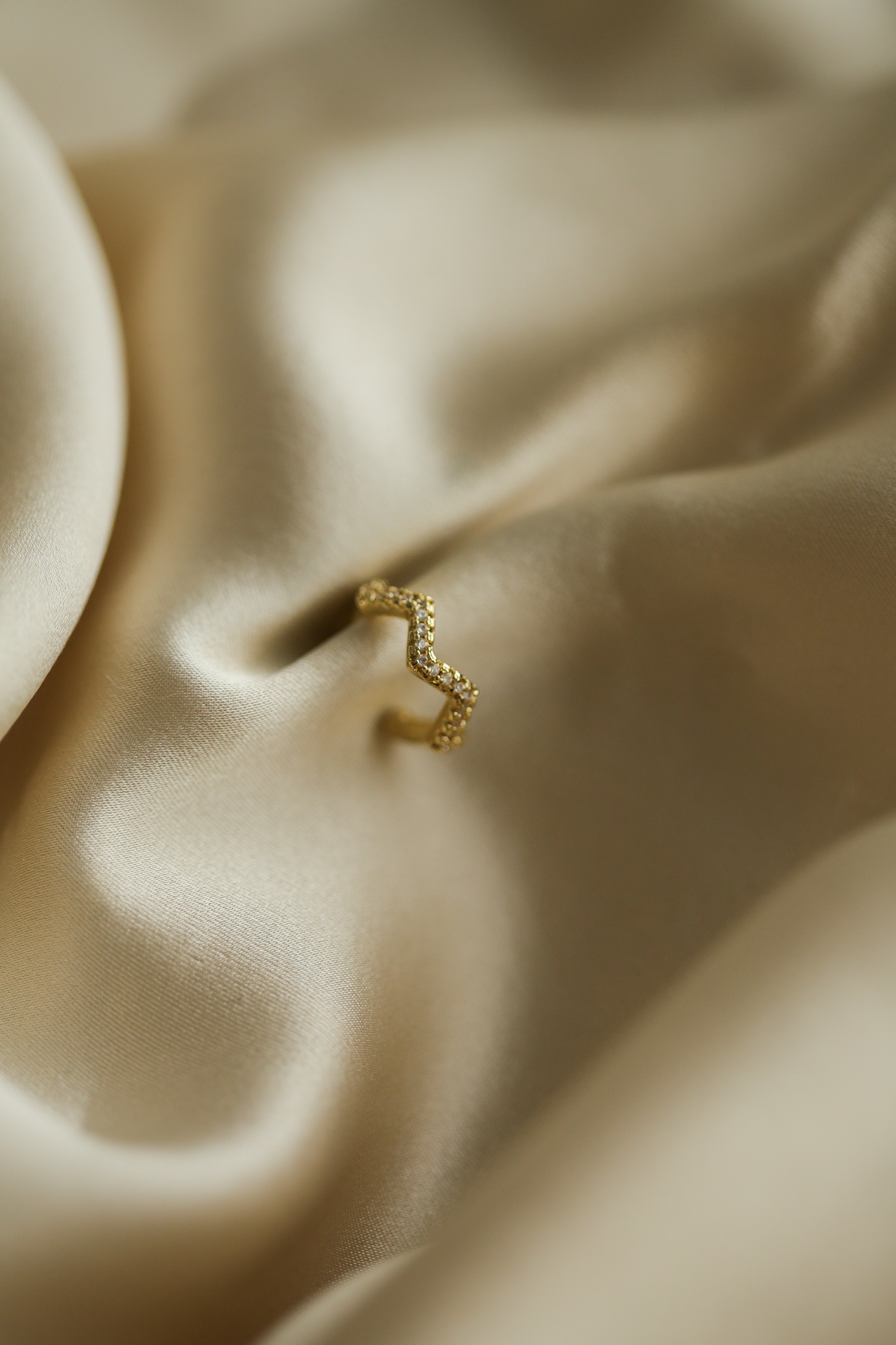 Wave Ear Cuff - Boutique Minimaliste has waterproof, durable, elegant and vintage inspired jewelry