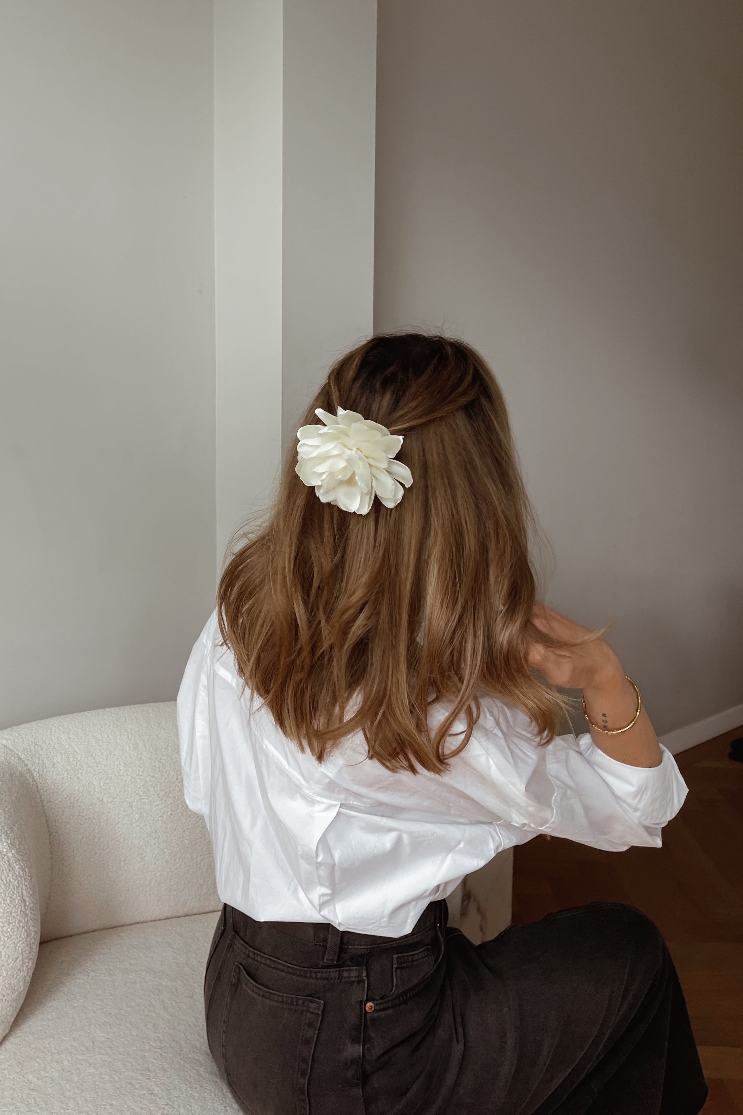 Xandra Flower - has waterproof, durable, elegant and vintage inspired jewelry