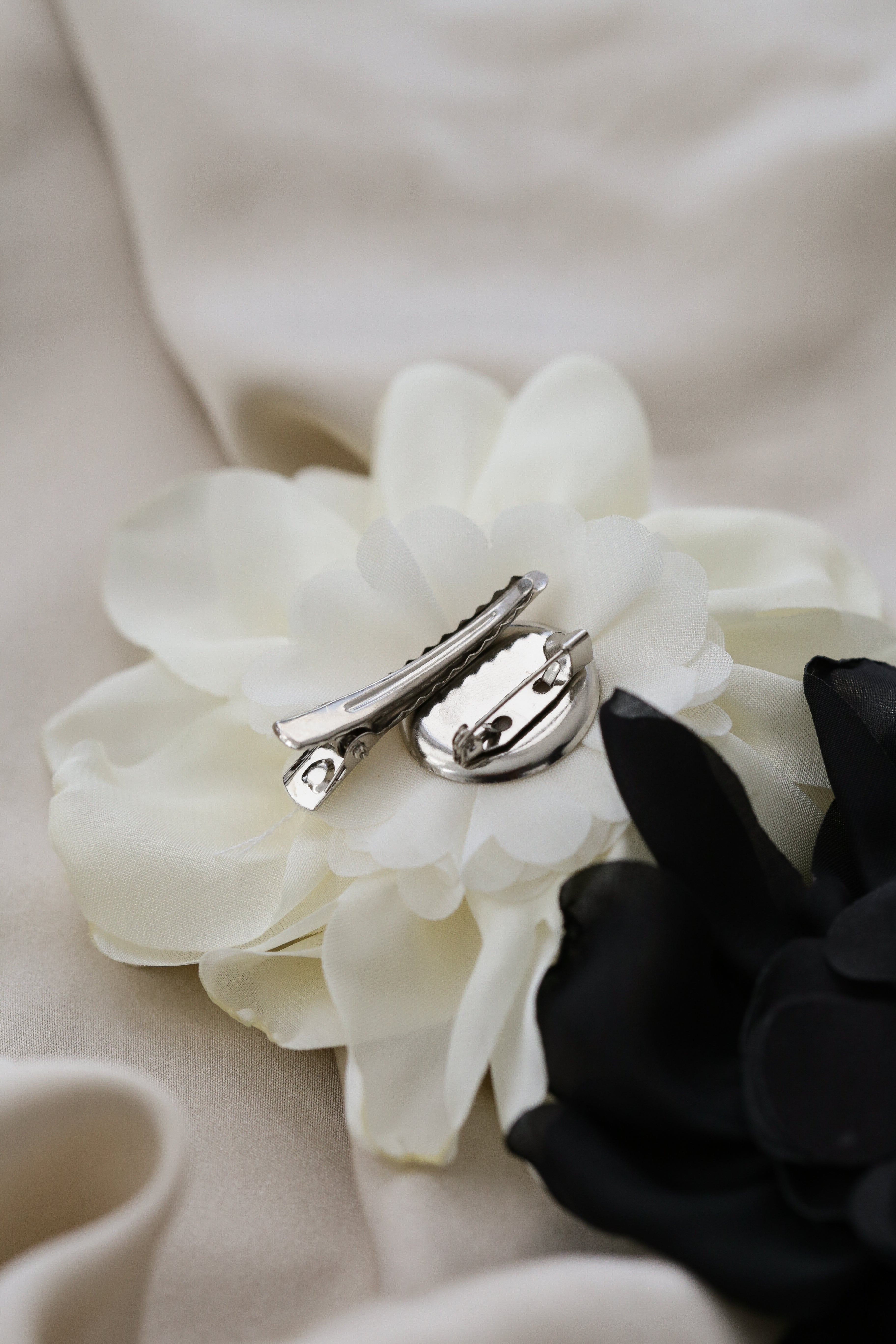 Xandra Flower - has waterproof, durable, elegant and vintage inspired jewelry