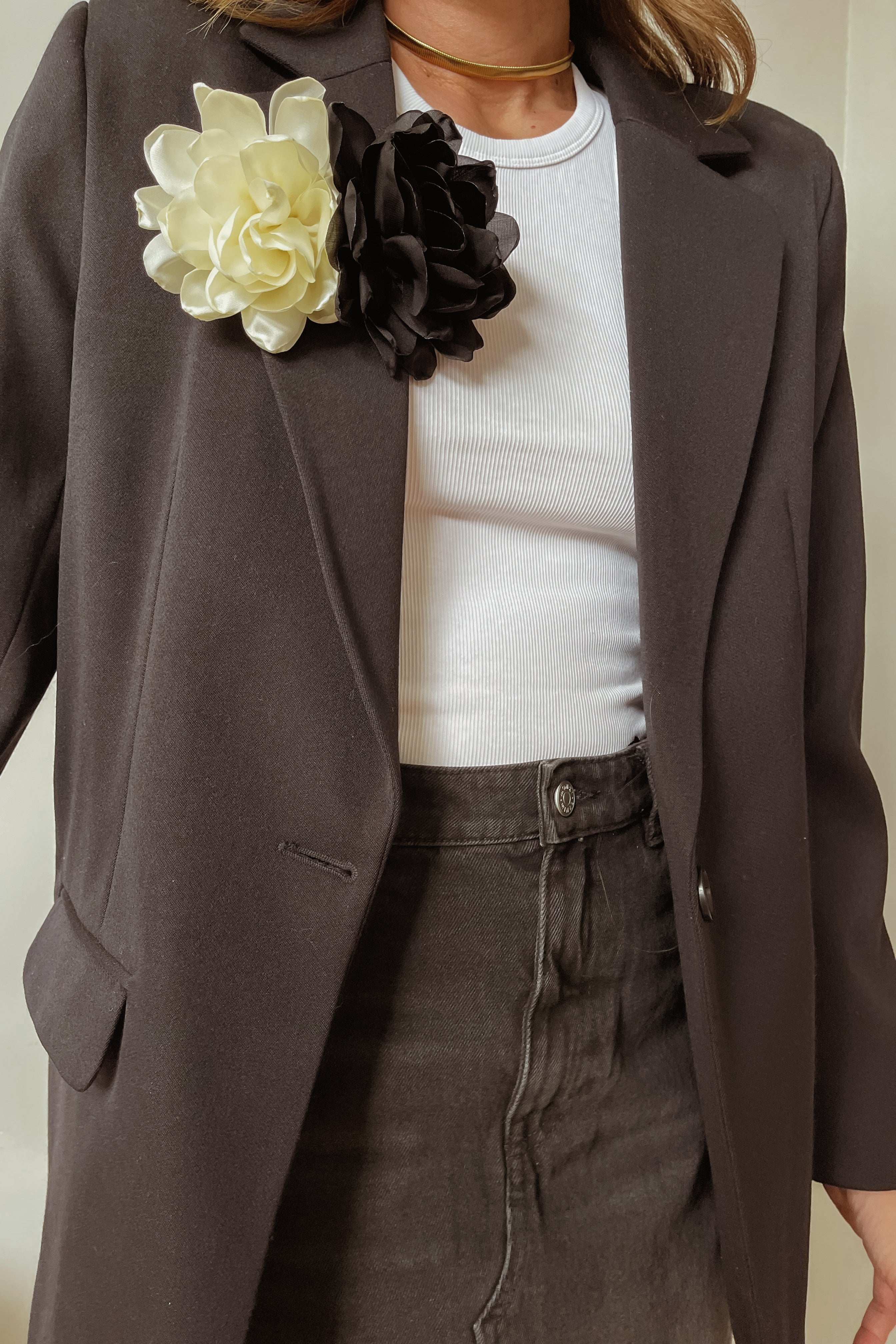 Xandra Flower - has waterproof, durable, elegant and vintage inspired jewelry