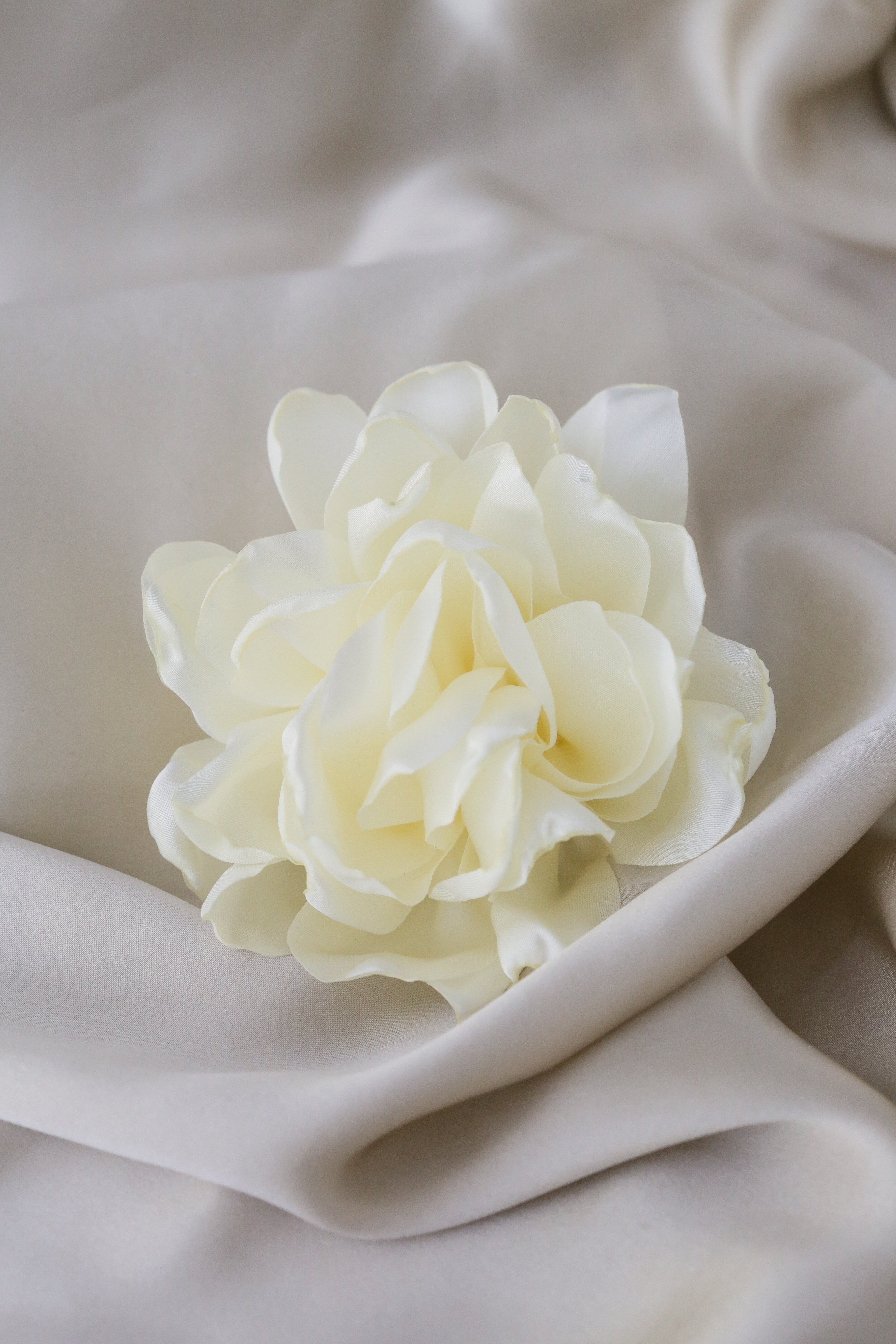 Xandra Flower - Boutique Minimaliste has waterproof, durable, elegant and vintage inspired jewelry