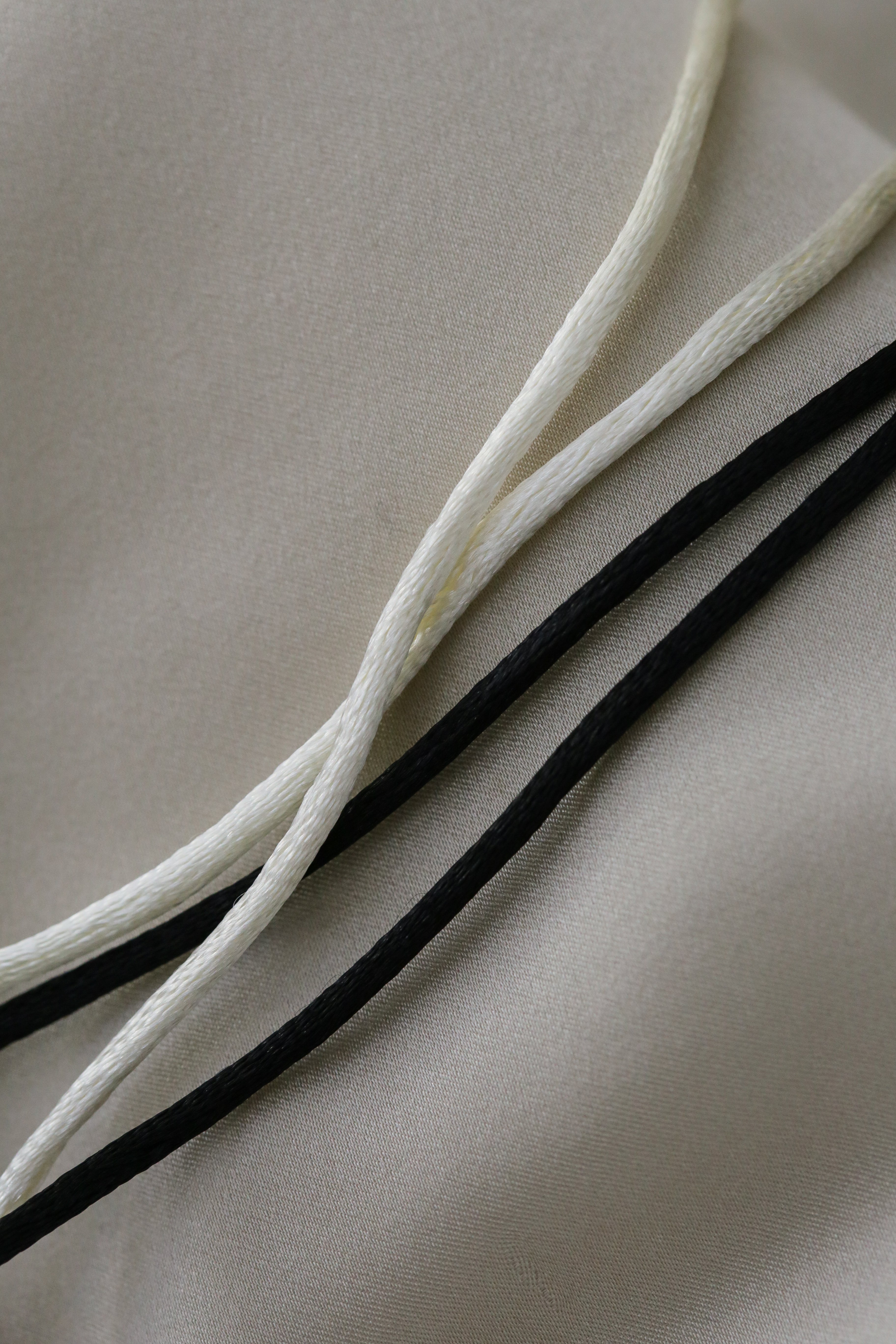 Xandra Flower - Boutique Minimaliste has waterproof, durable, elegant and vintage inspired jewelry