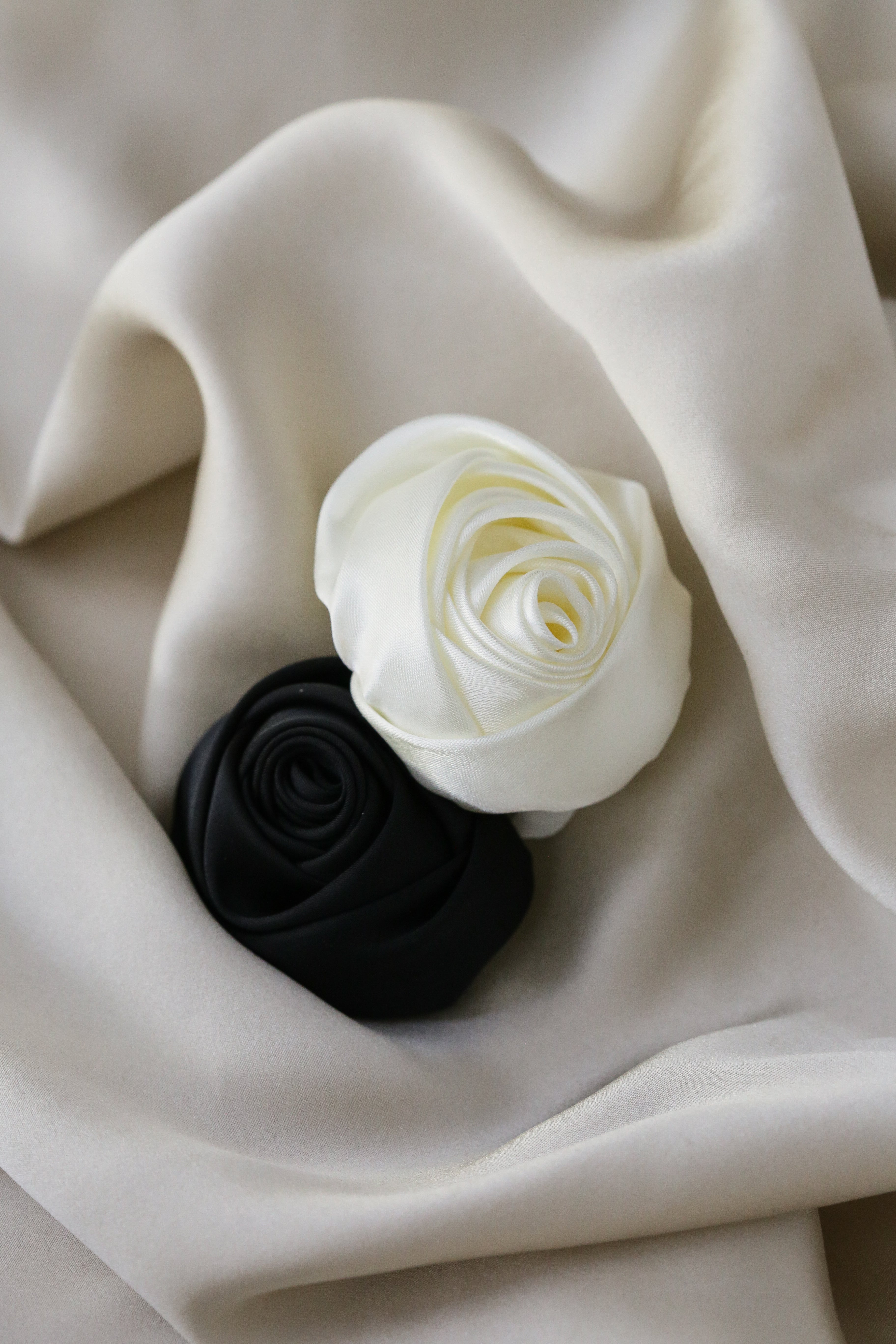 Xavia Rose - has waterproof, durable, elegant and vintage inspired jewelry