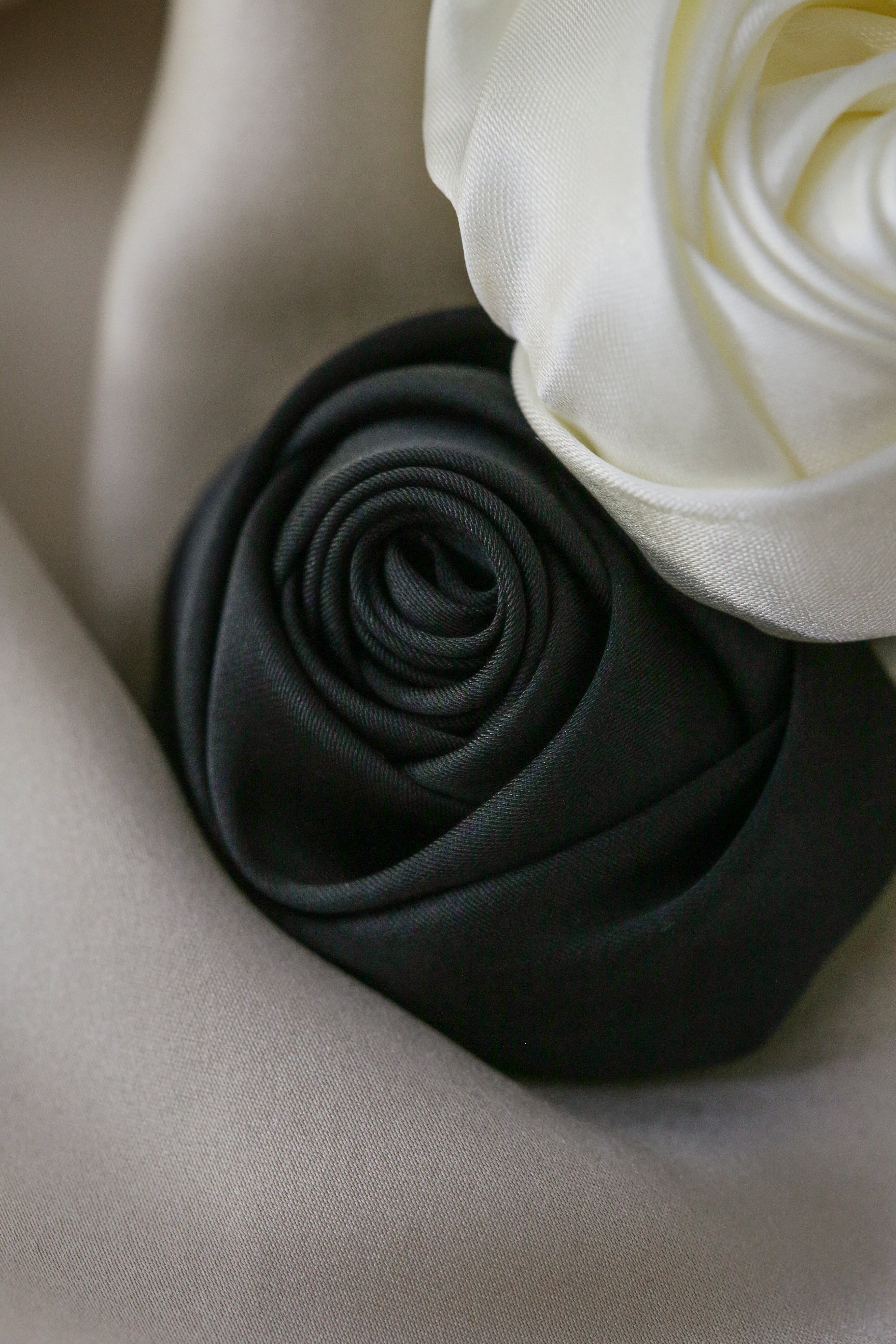 Xavia Rose - has waterproof, durable, elegant and vintage inspired jewelry