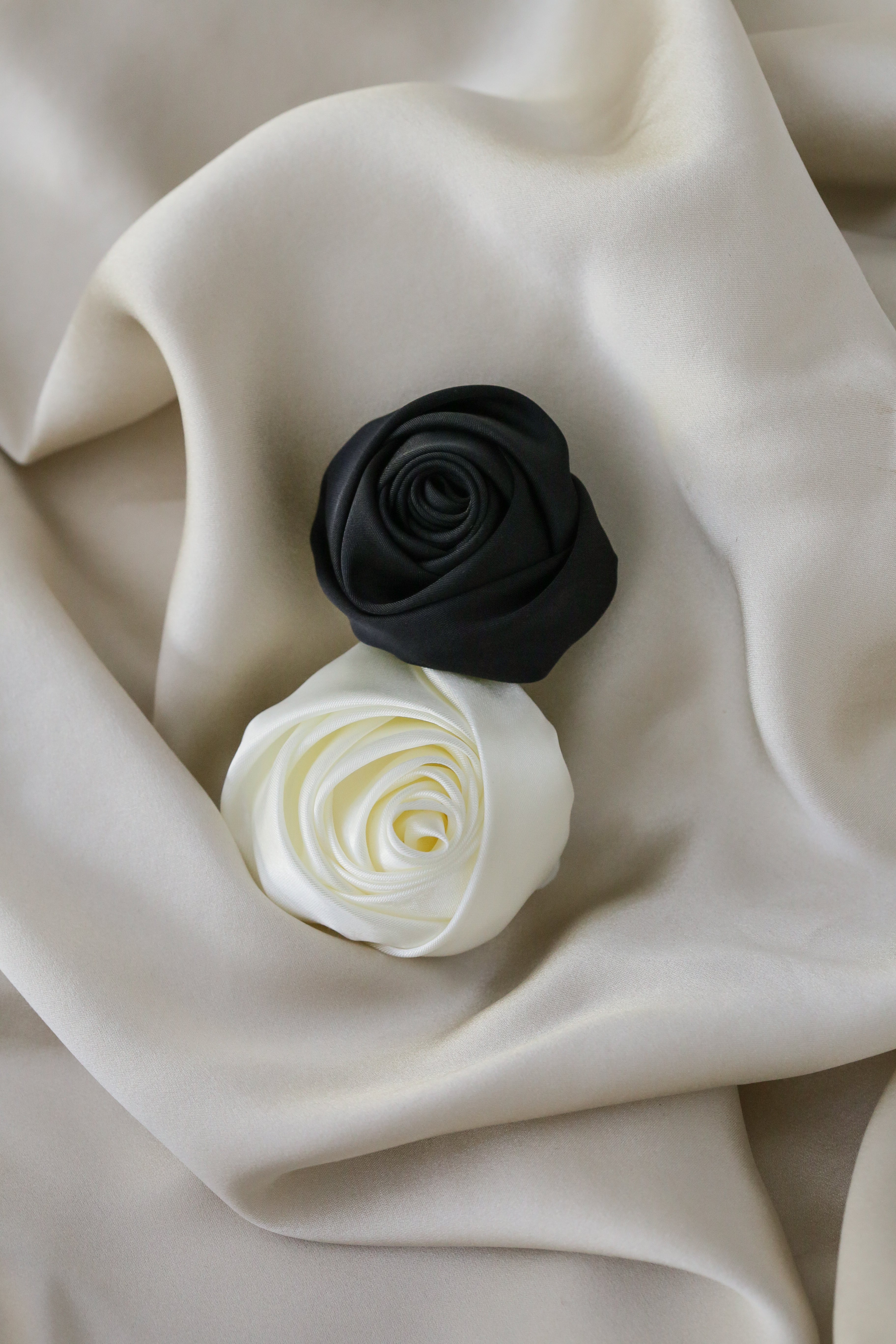 Xavia Rose - has waterproof, durable, elegant and vintage inspired jewelry