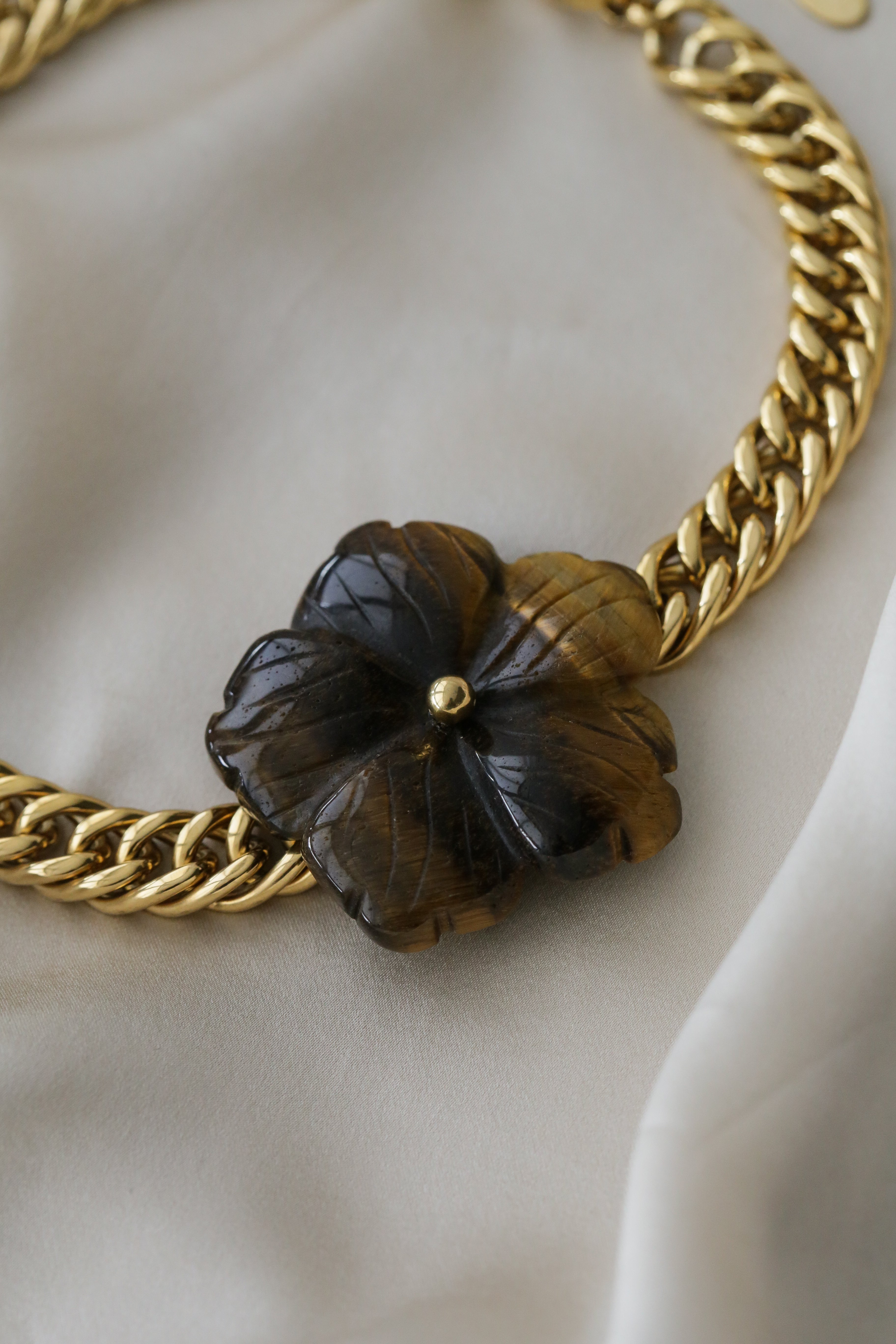 Yade Necklace - Boutique Minimaliste has waterproof, durable, elegant and vintage inspired jewelry