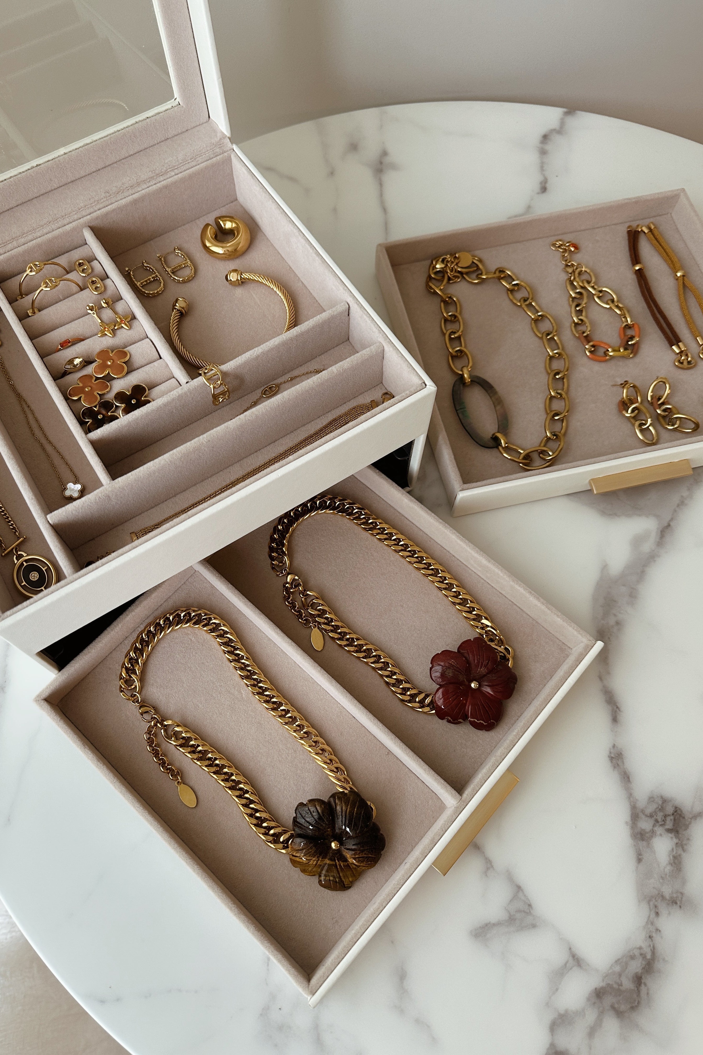 Yade Necklace - Boutique Minimaliste has waterproof, durable, elegant and vintage inspired jewelry