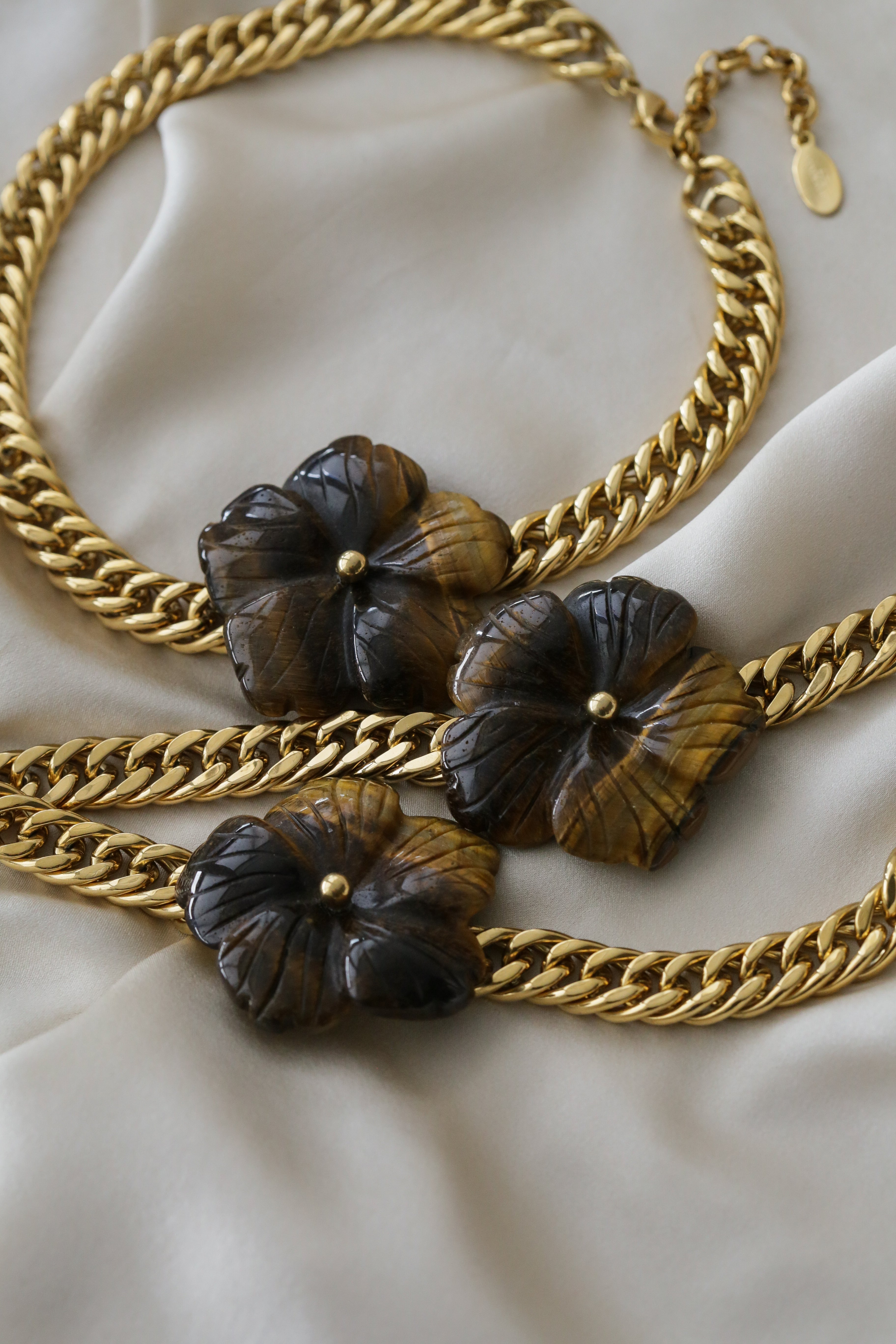 Yade Necklace - Boutique Minimaliste has waterproof, durable, elegant and vintage inspired jewelry