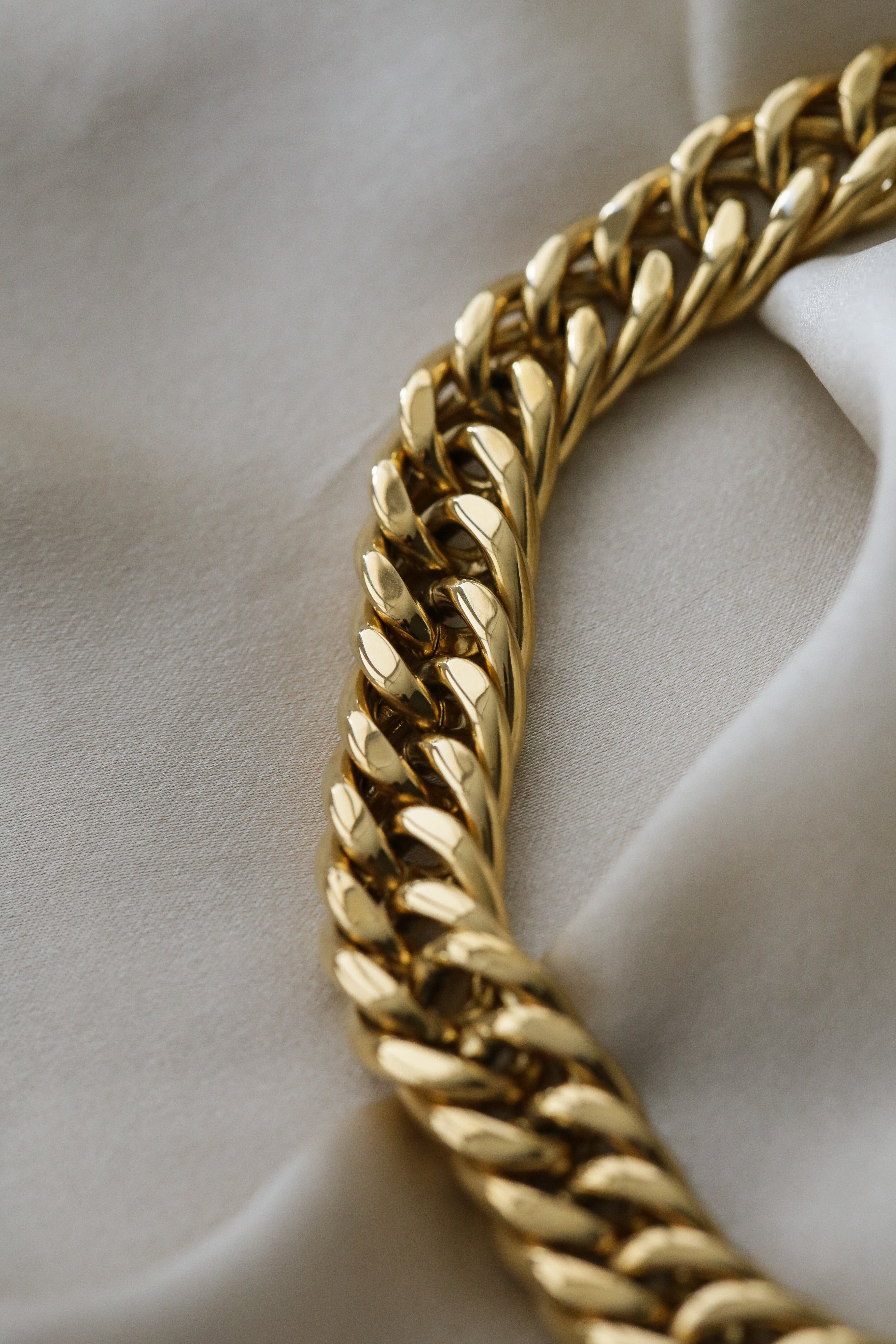 Yade Necklace - Boutique Minimaliste has waterproof, durable, elegant and vintage inspired jewelry