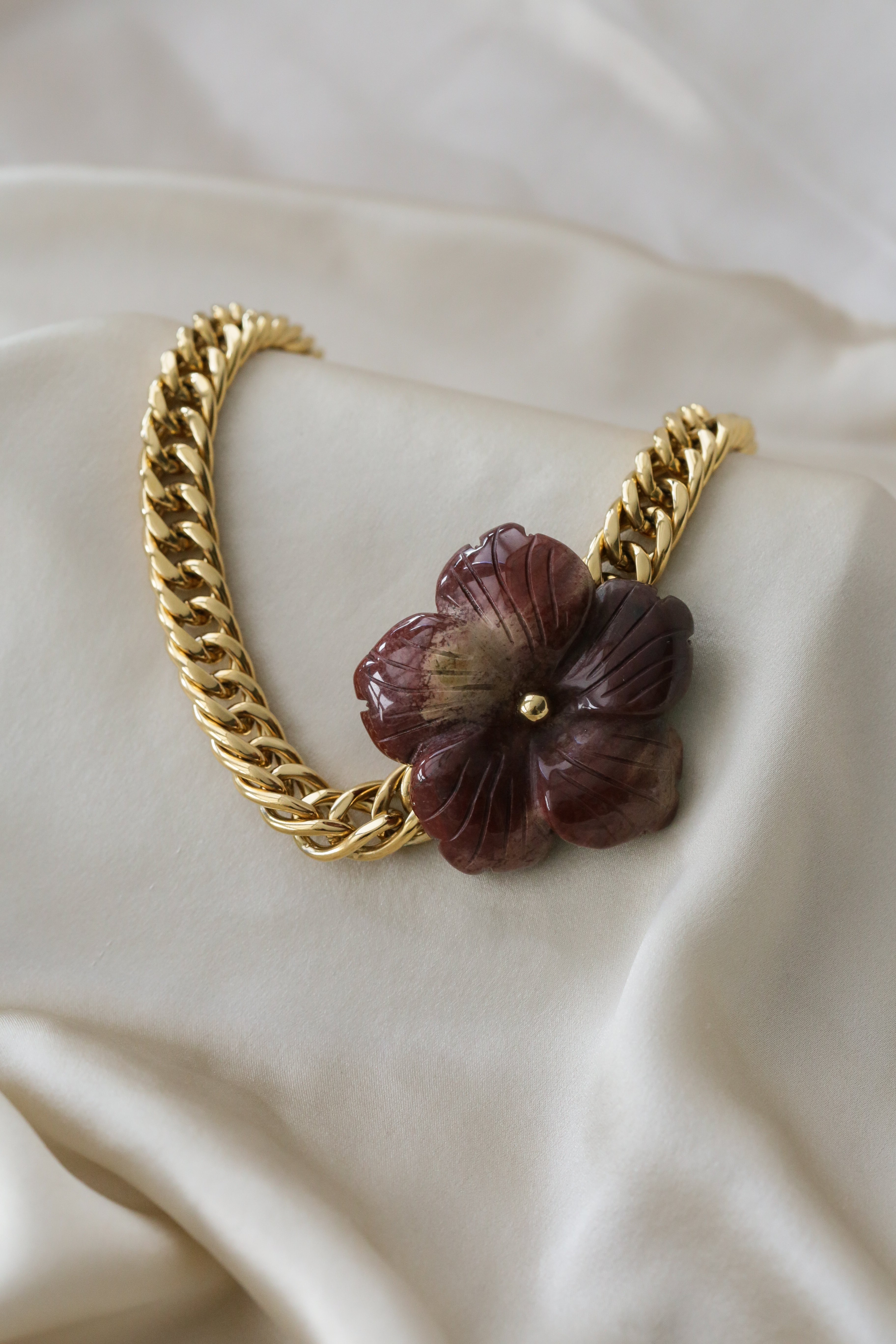 Yade Necklace - Boutique Minimaliste has waterproof, durable, elegant and vintage inspired jewelry